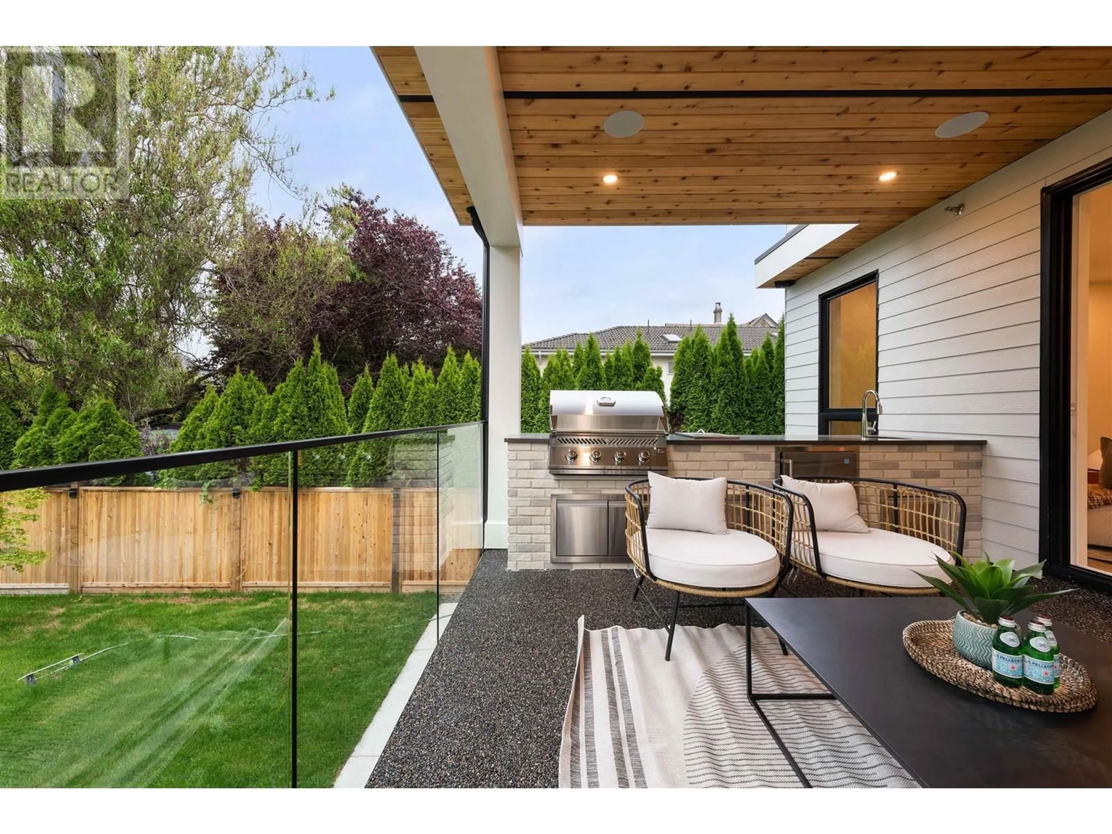 Patio, mountain view for 2 - 65 KING EDWARD AVENUE, Vancouver British Columbia V5V2B8