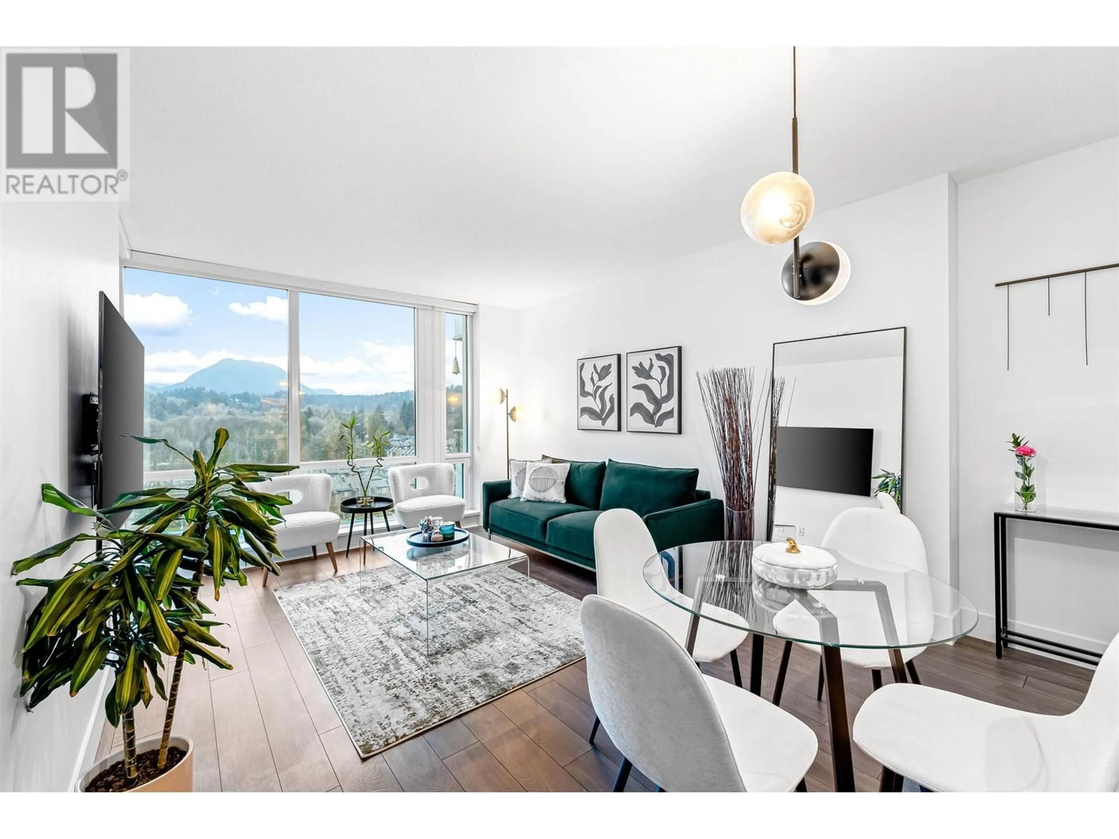 Living room with furniture, wood/laminate floor for 1401 - 1550 FERN STREET, North Vancouver British Columbia V7J0A9