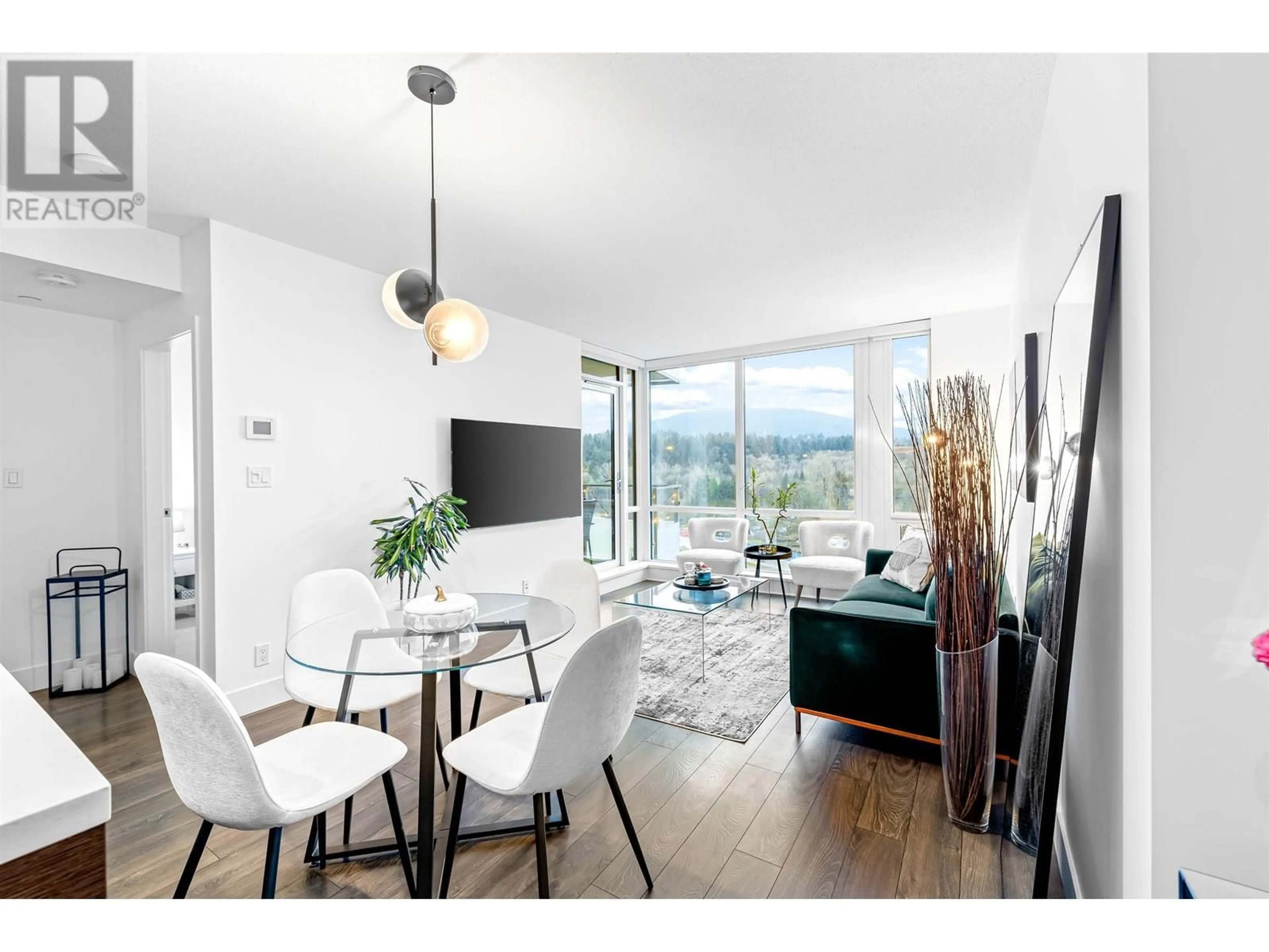 Living room with furniture, wood/laminate floor for 1401 - 1550 FERN STREET, North Vancouver British Columbia V7J0A9