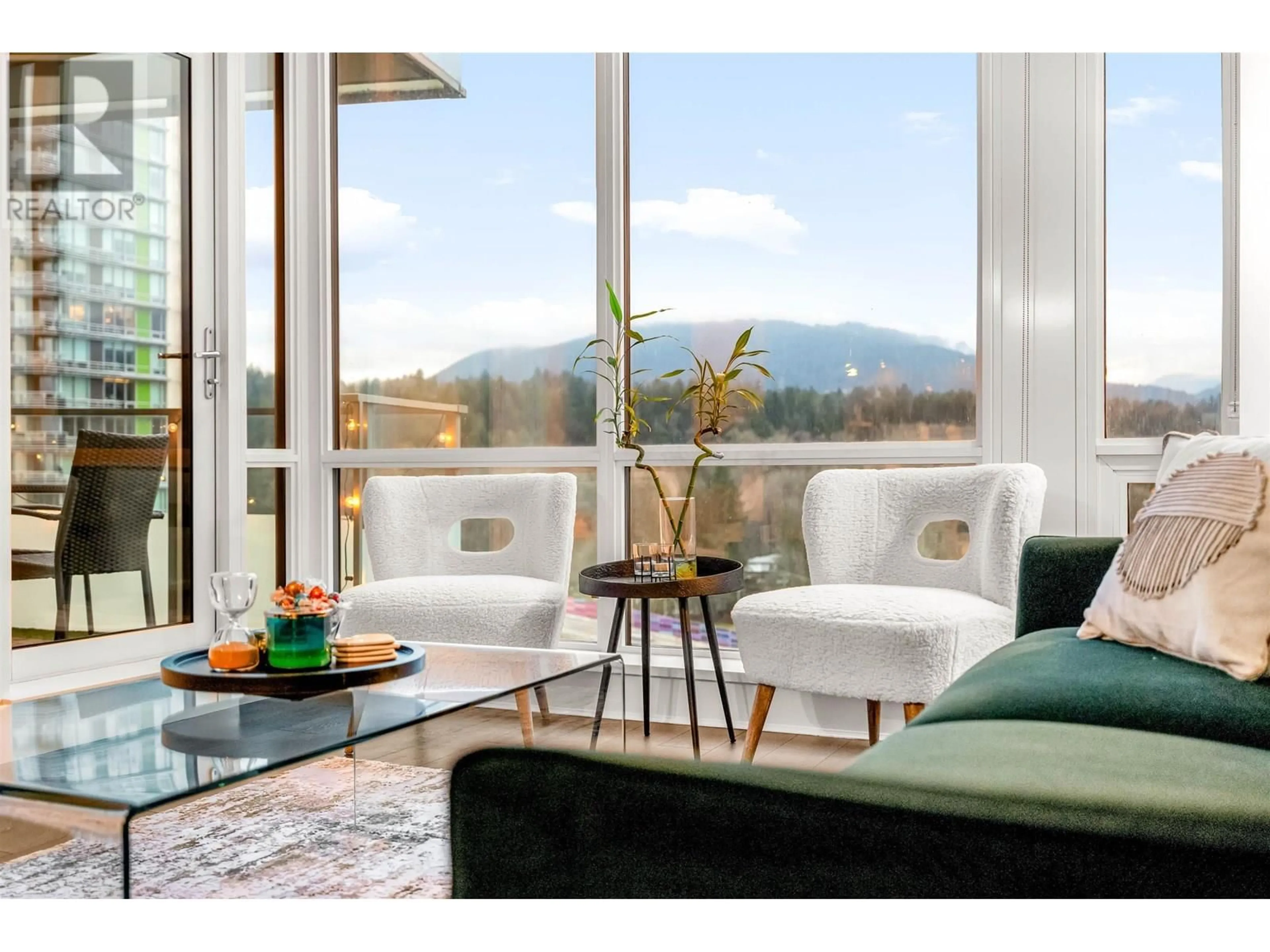 Living room with furniture, unknown for 1401 - 1550 FERN STREET, North Vancouver British Columbia V7J0A9