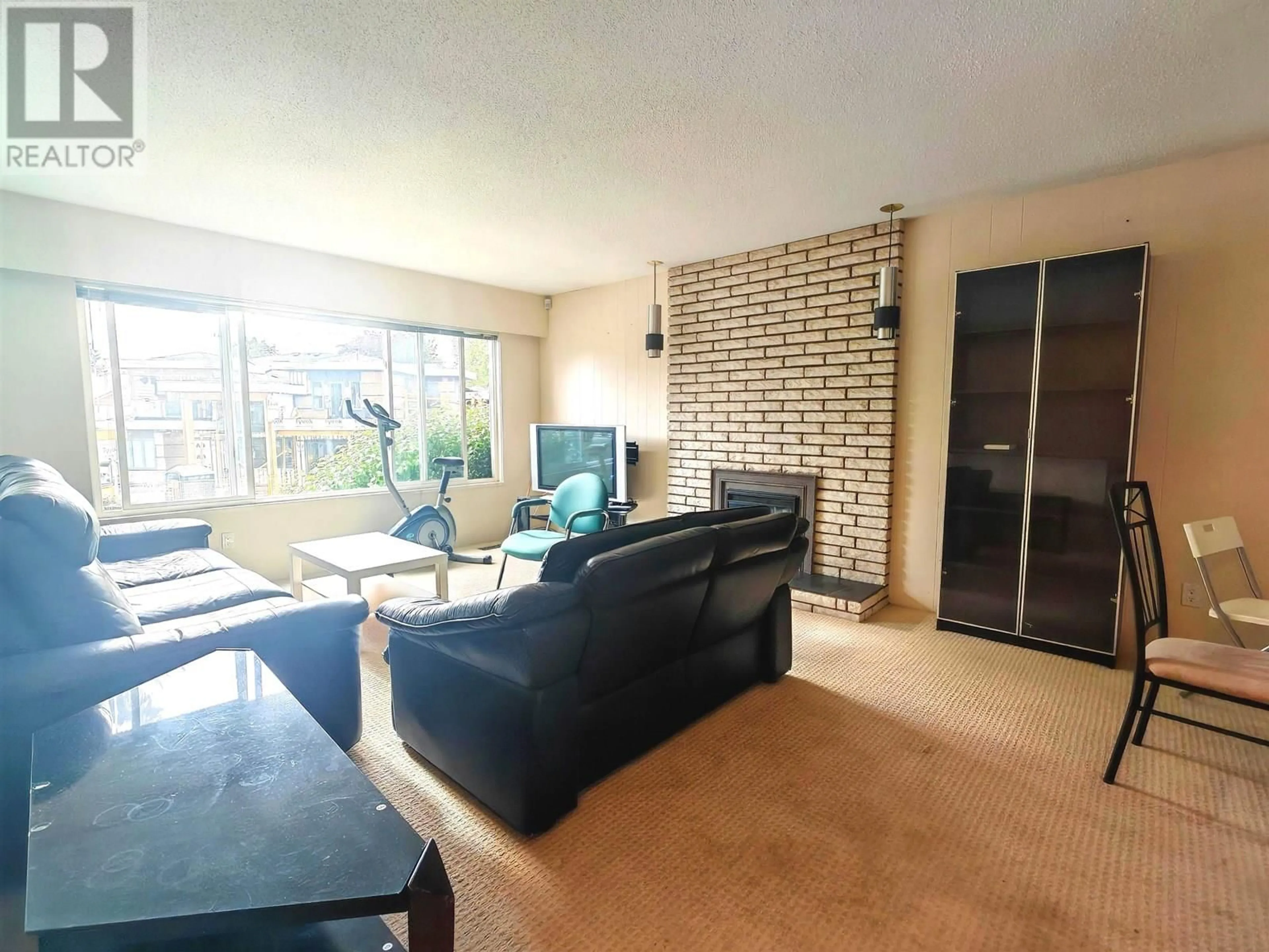 Living room with furniture, unknown for 6060 OTTER PLACE, Richmond British Columbia V7C4A9