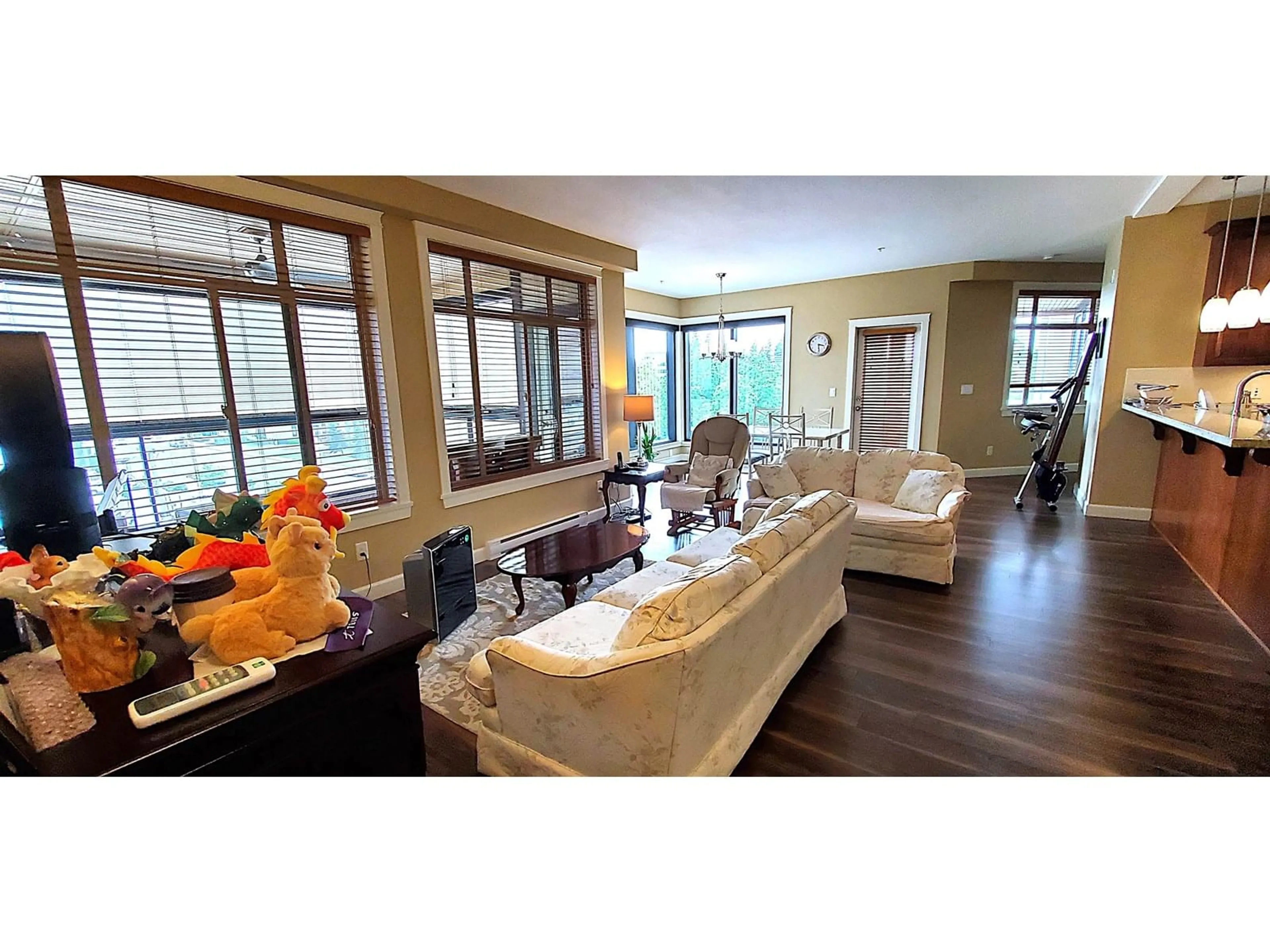 Living room with furniture, unknown for 526 - 2860 TRETHEWEY, Abbotsford British Columbia V2T0G5