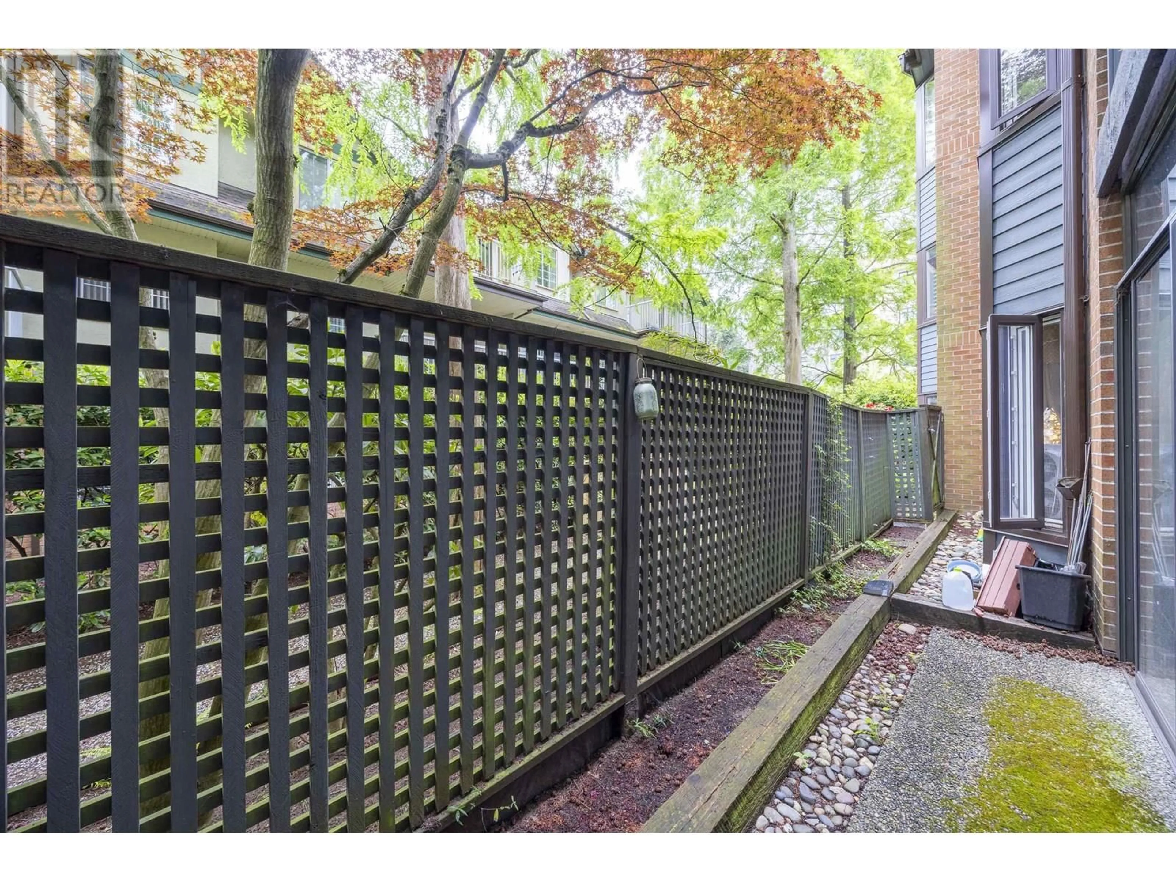 Patio, street for 1501 - 3070 GUILDFORD WAY, Coquitlam British Columbia V3B7R8
