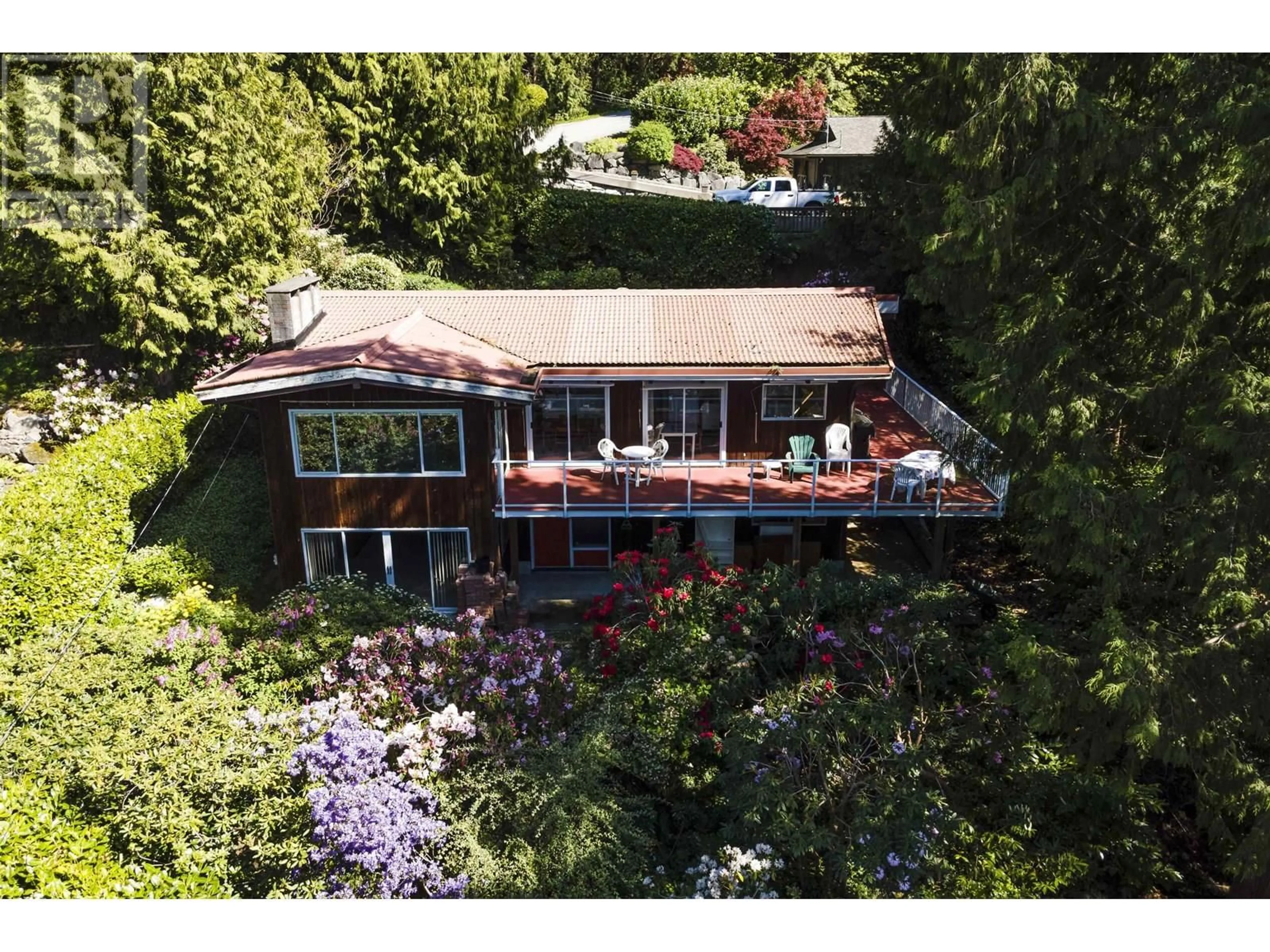 A pic from outside/outdoor area/front of a property/back of a property/a pic from drone, unknown for 90 OCEANVIEW ROAD, Lions Bay British Columbia V0N2E0
