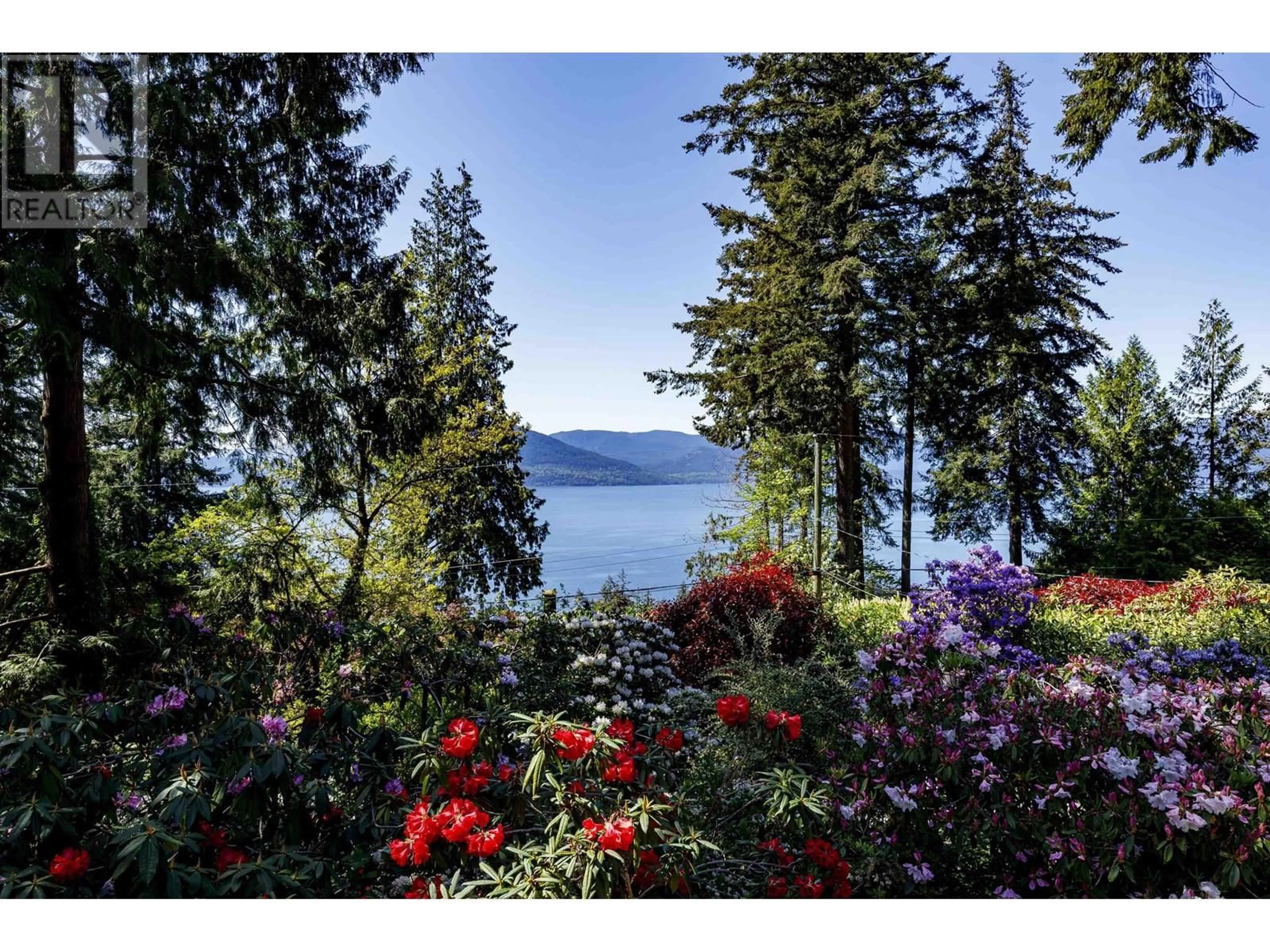 Patio, water/lake/river/ocean view for 90 OCEANVIEW ROAD, Lions Bay British Columbia V0N2E0