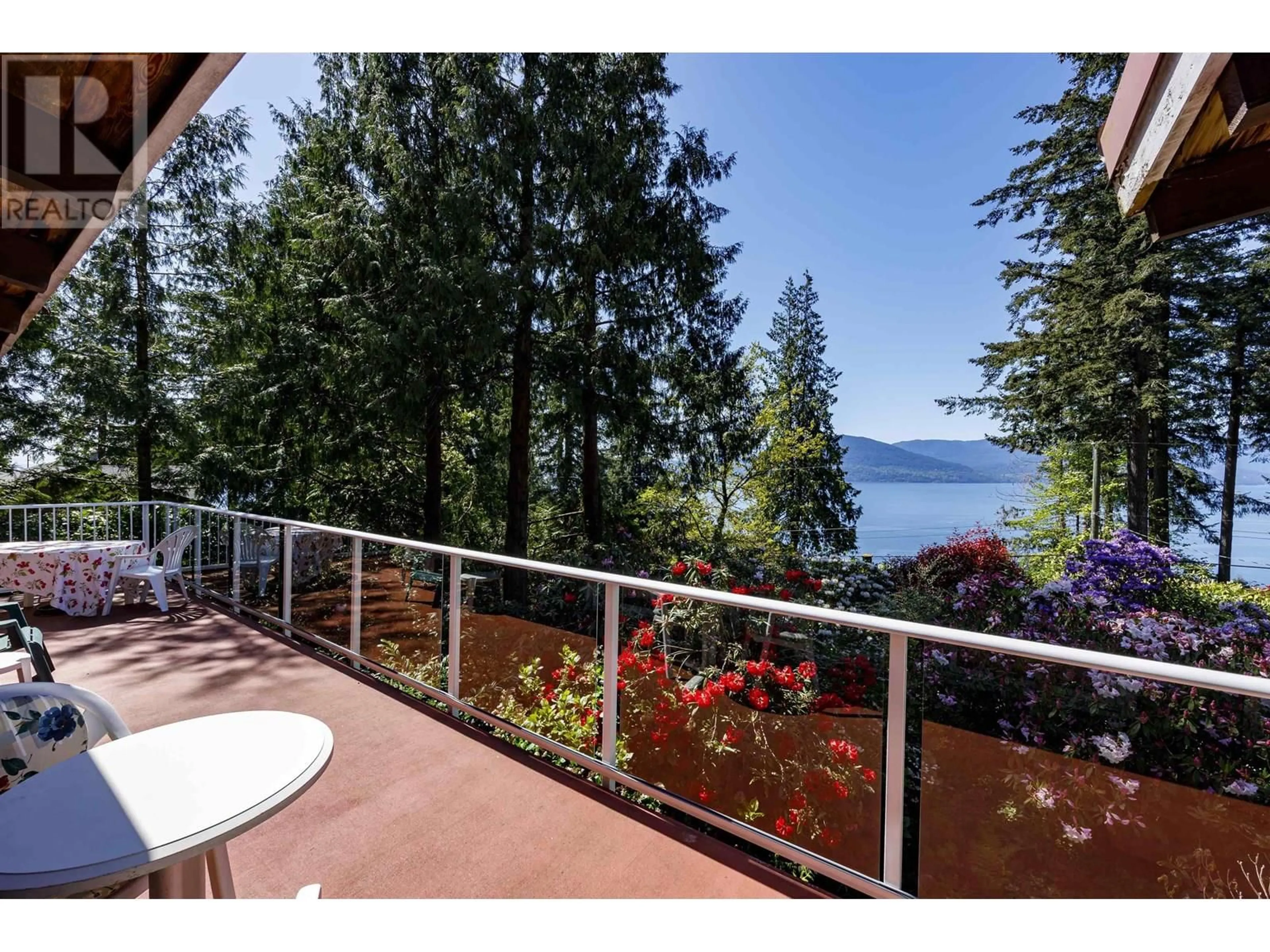 Patio, water/lake/river/ocean view for 90 OCEANVIEW ROAD, Lions Bay British Columbia V0N2E0