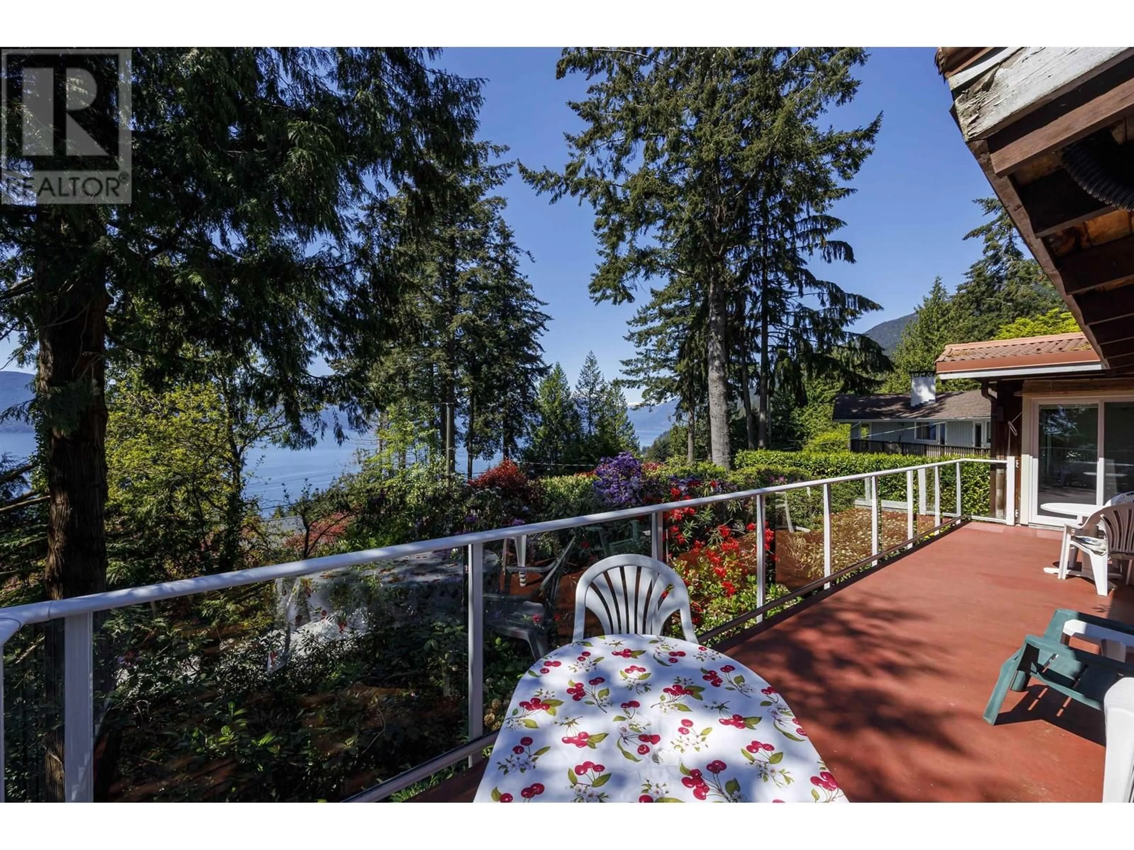 Patio, water/lake/river/ocean view for 90 OCEANVIEW ROAD, Lions Bay British Columbia V0N2E0