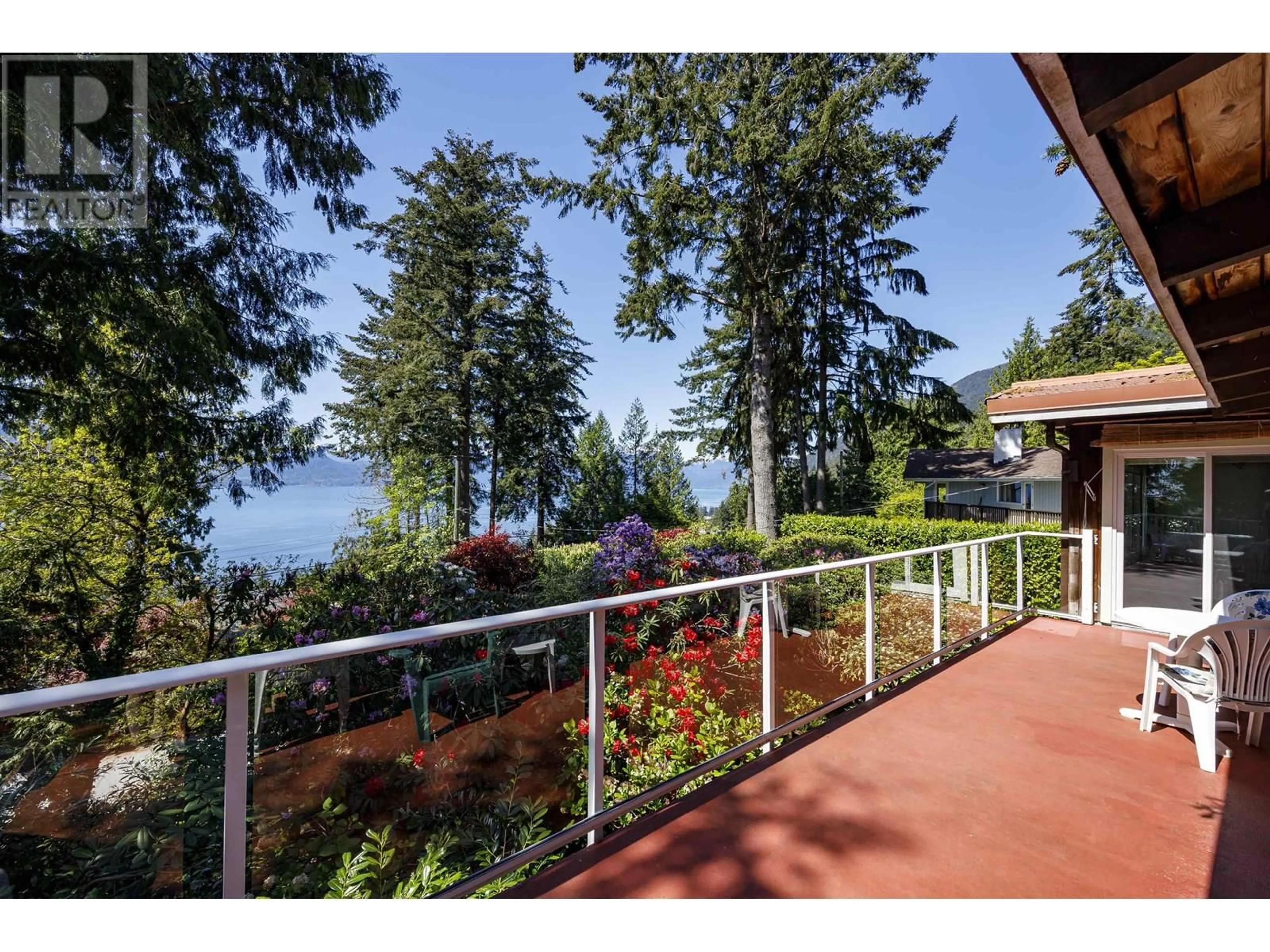 Patio, water/lake/river/ocean view for 90 OCEANVIEW ROAD, Lions Bay British Columbia V0N2E0