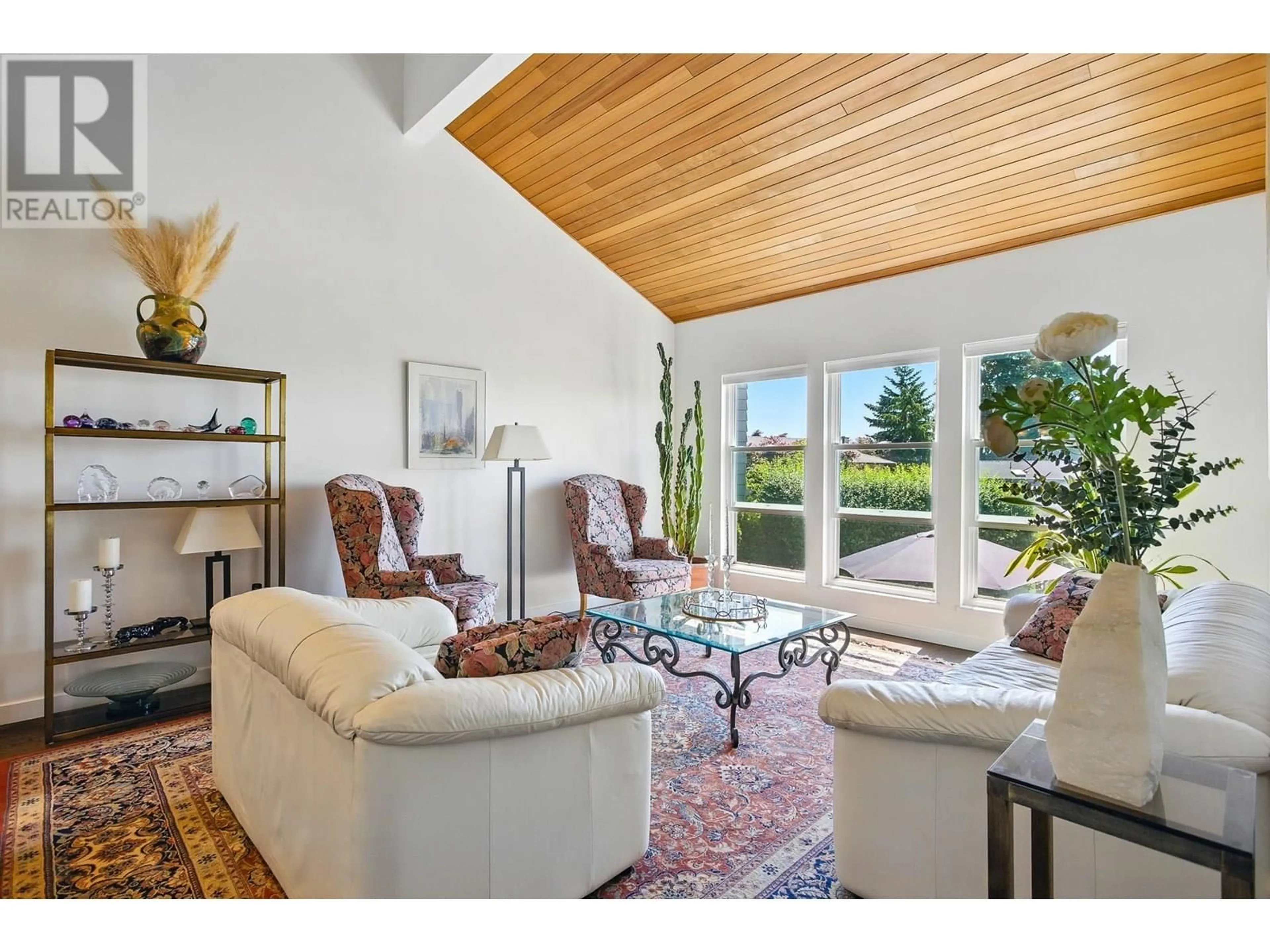 Living room with furniture, wood/laminate floor for 1613 HEMLOCK PLACE, Port Moody British Columbia V3H4A7