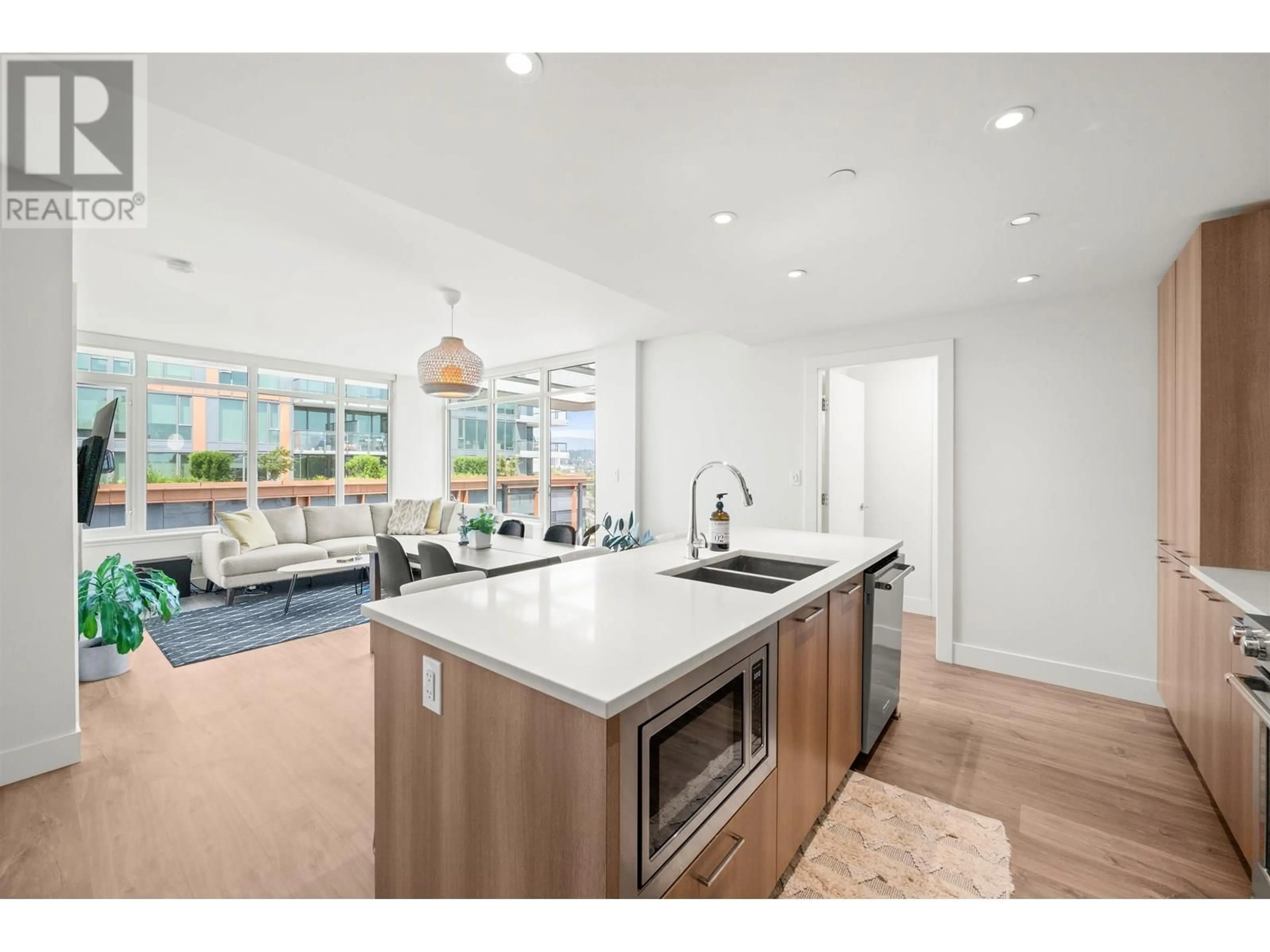 Open concept kitchen, unknown for 709 - 258 NELSON'S COURT, New Westminster British Columbia V3L0J9
