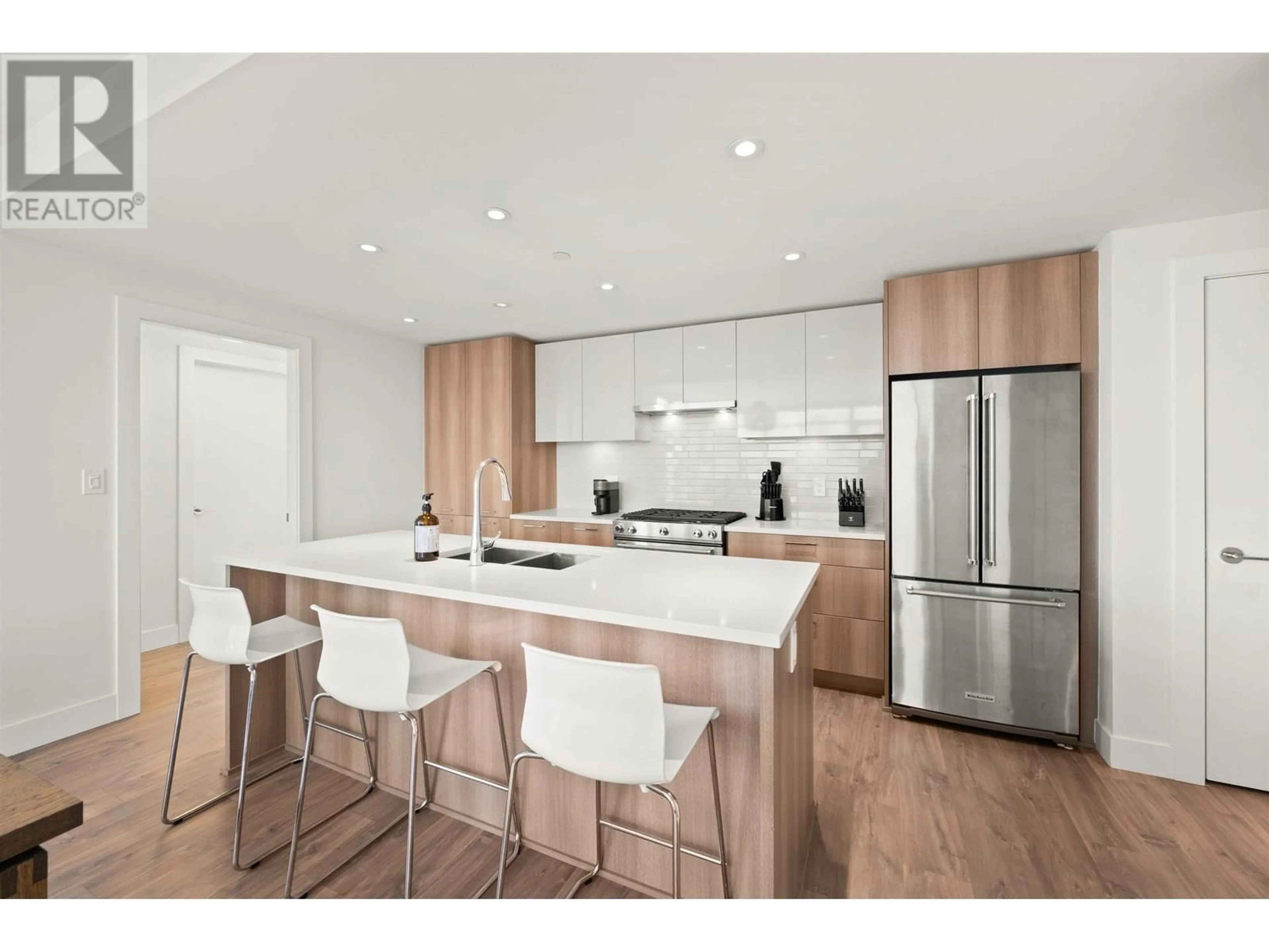 Open concept kitchen, wood/laminate floor for 709 - 258 NELSON'S COURT, New Westminster British Columbia V3L0J9