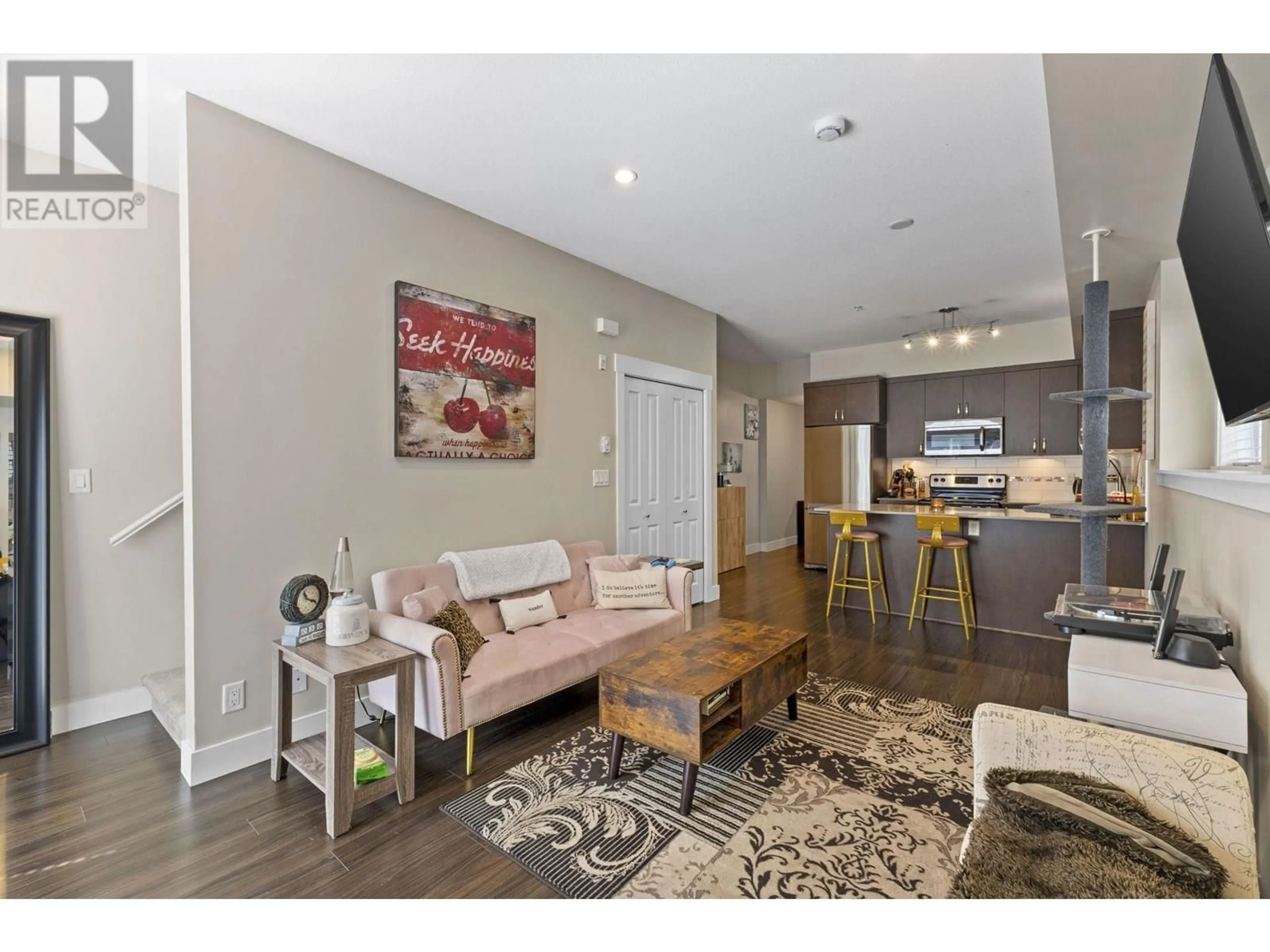 Open concept kitchen, wood/laminate floor for 16 - 838 ROYAL AVENUE, New Westminster British Columbia V3M1J9