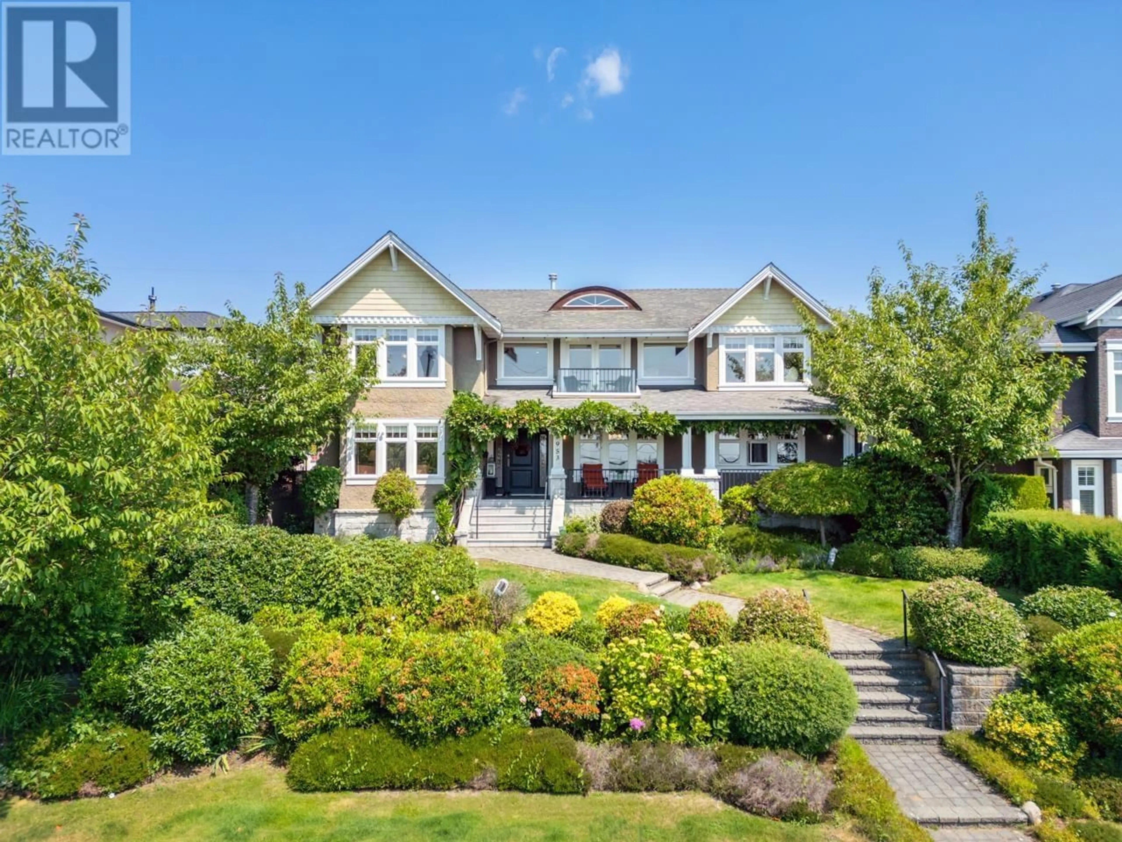 A pic from outside/outdoor area/front of a property/back of a property/a pic from drone, street for 5953 KITCHENER STREET, Burnaby British Columbia V5B2J3