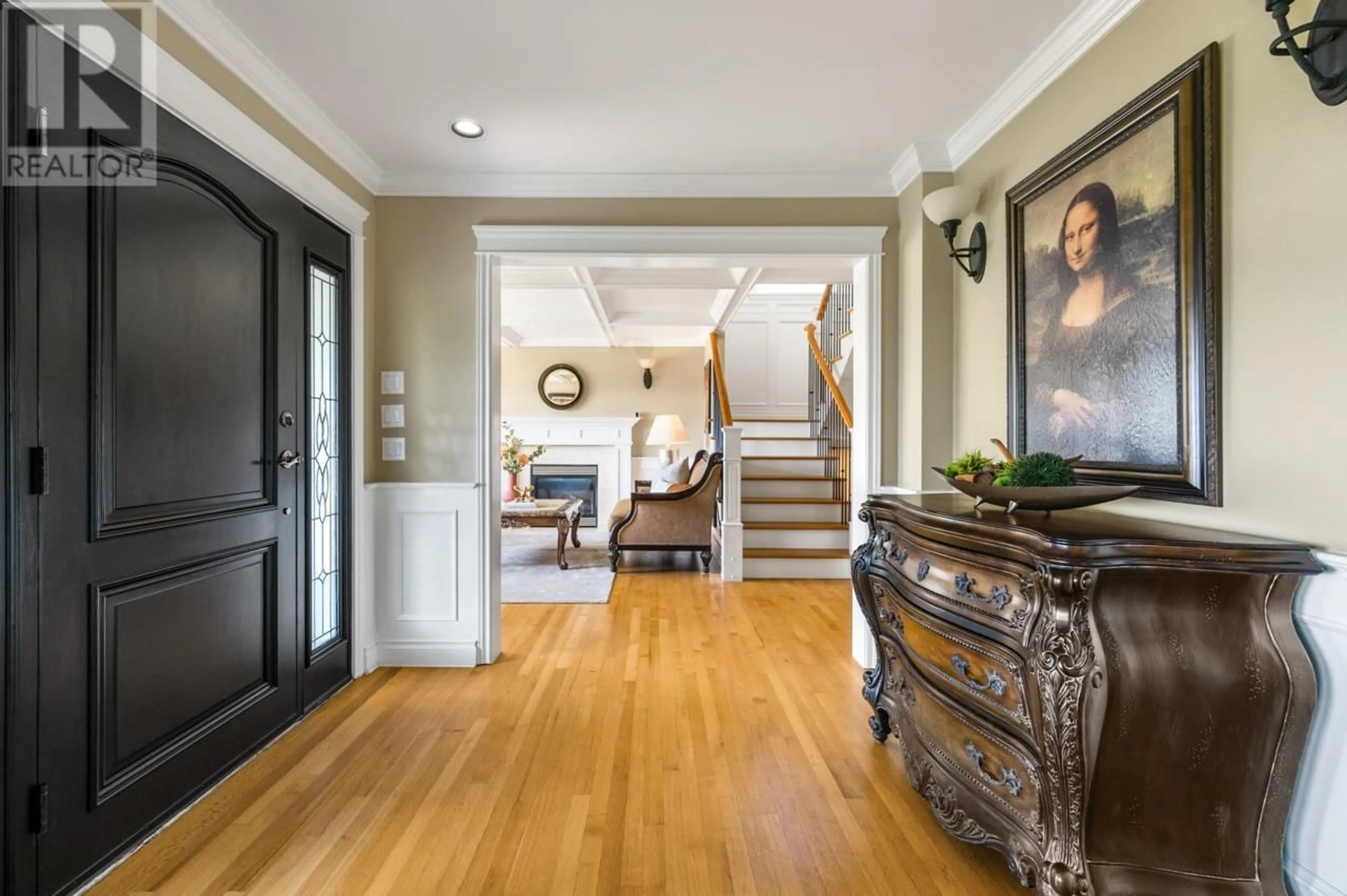 Indoor entryway for 5953 KITCHENER STREET, Burnaby British Columbia V5B2J3