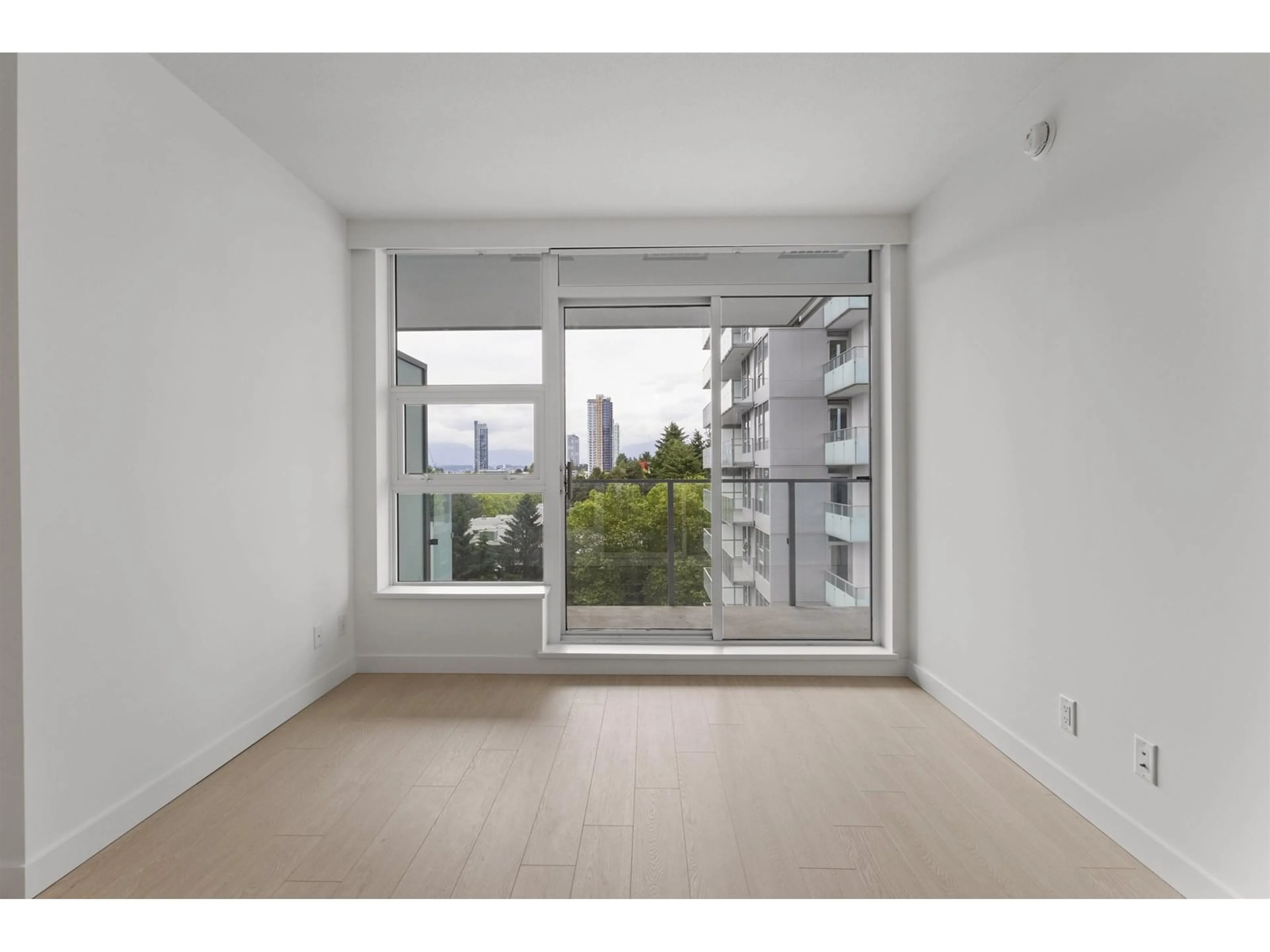 A pic of a room for 901 - 13768 100, Surrey British Columbia V3T0V2
