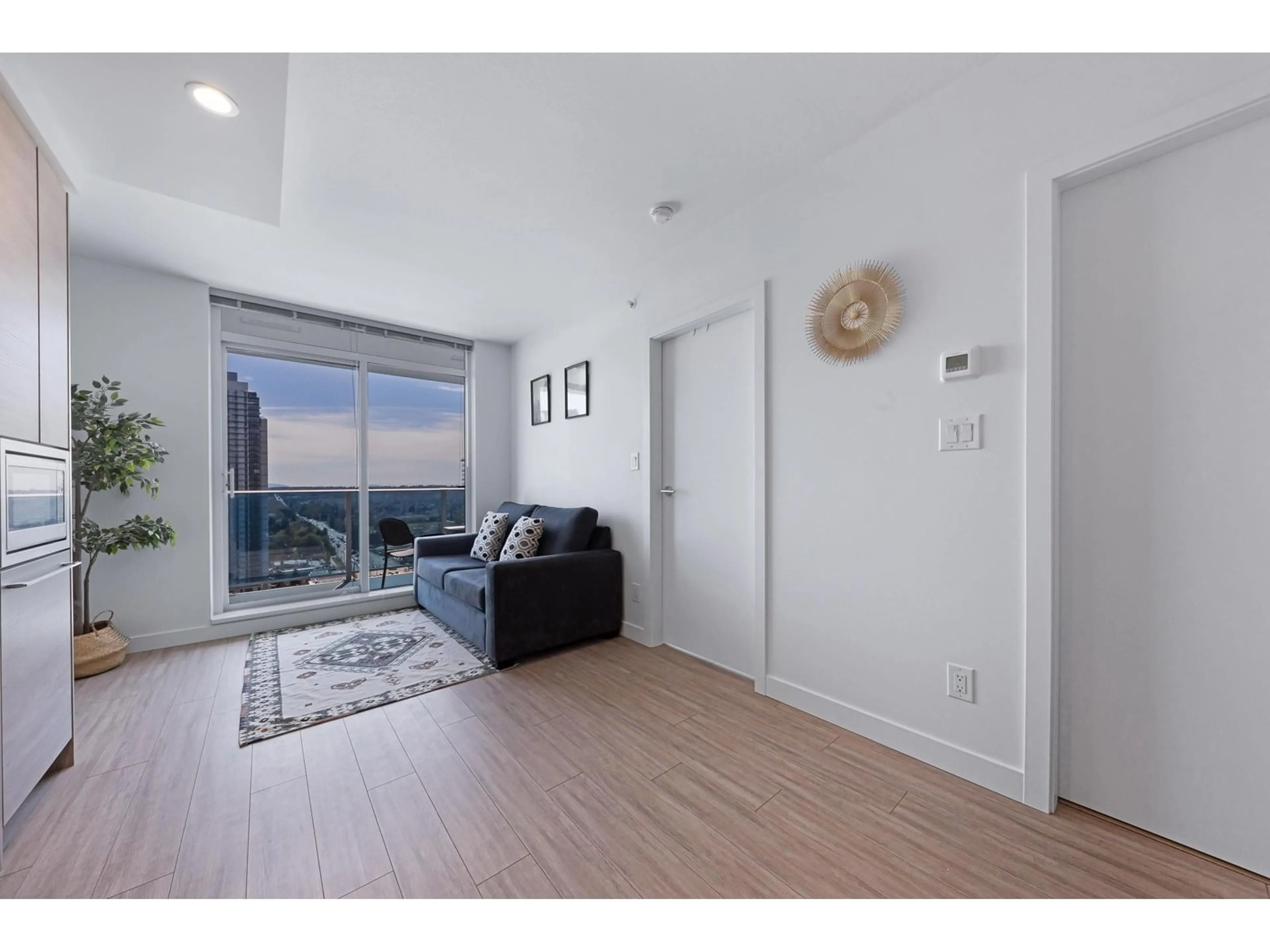 A pic of a room for 2112 - 13615 FRASER, Surrey British Columbia V3T0P7