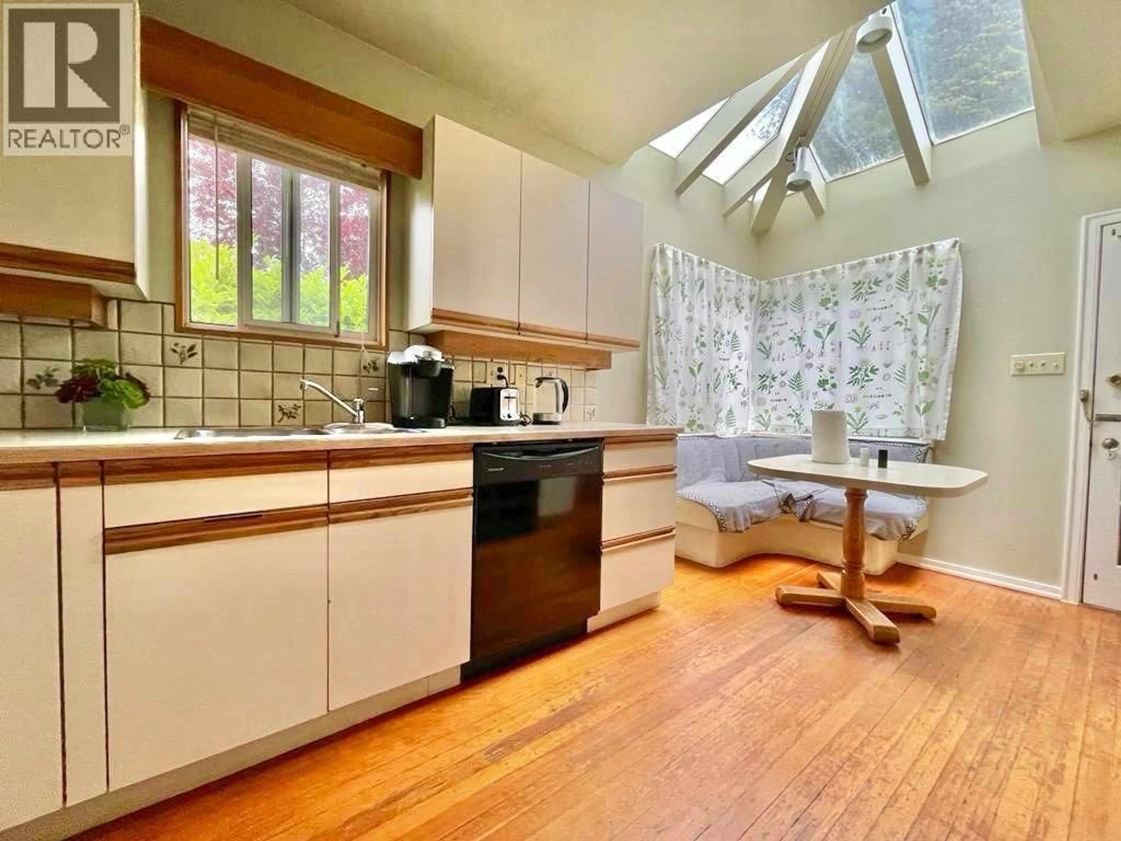 Standard kitchen, unknown for 7606 ANGUS DRIVE, Vancouver British Columbia V6P5K4