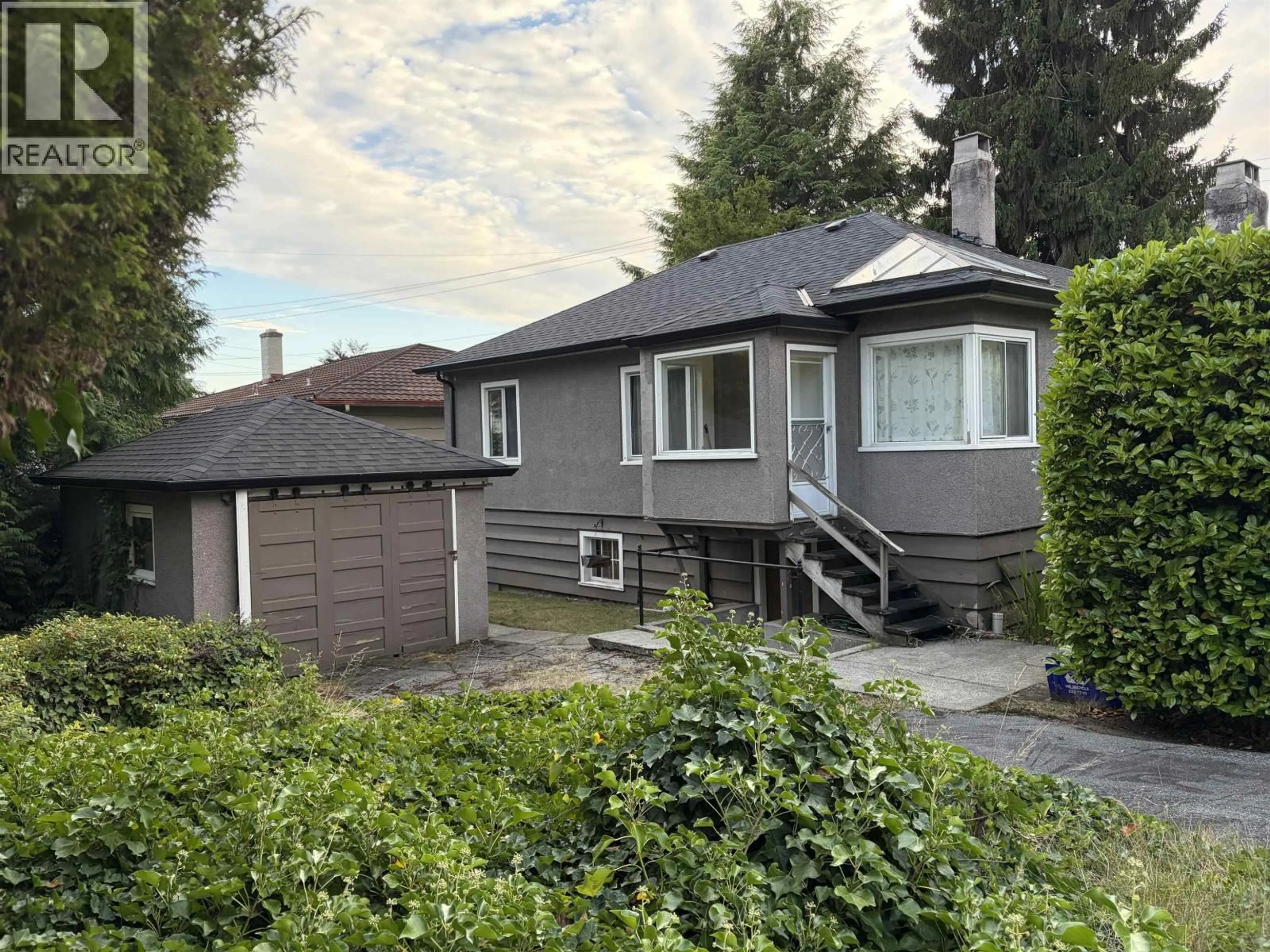 A pic from outside/outdoor area/front of a property/back of a property/a pic from drone, street for 7606 ANGUS DRIVE, Vancouver British Columbia V6P5K4