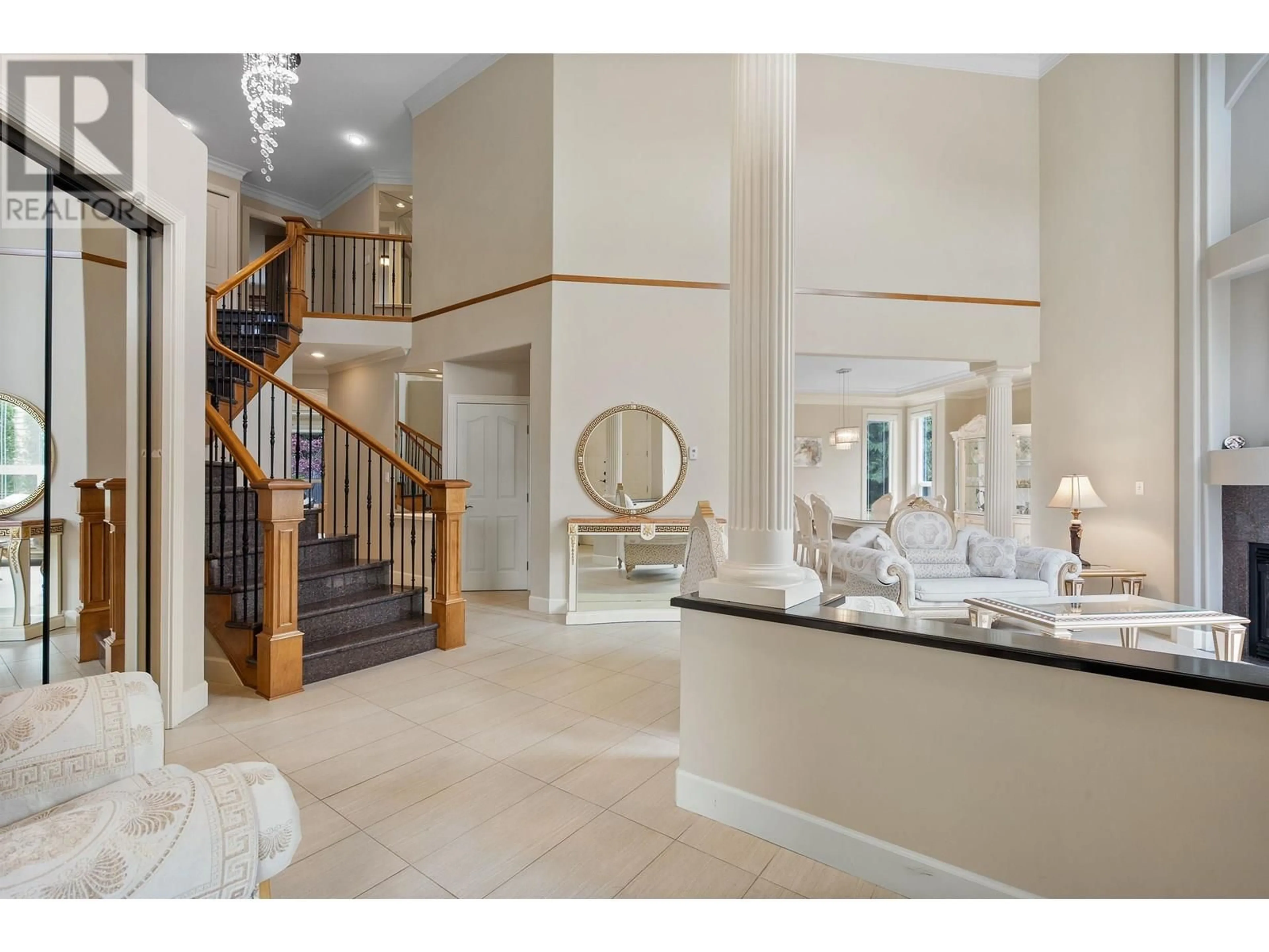 Indoor foyer for 2989 FORESTRIDGE PLACE, Coquitlam British Columbia V3E3M6