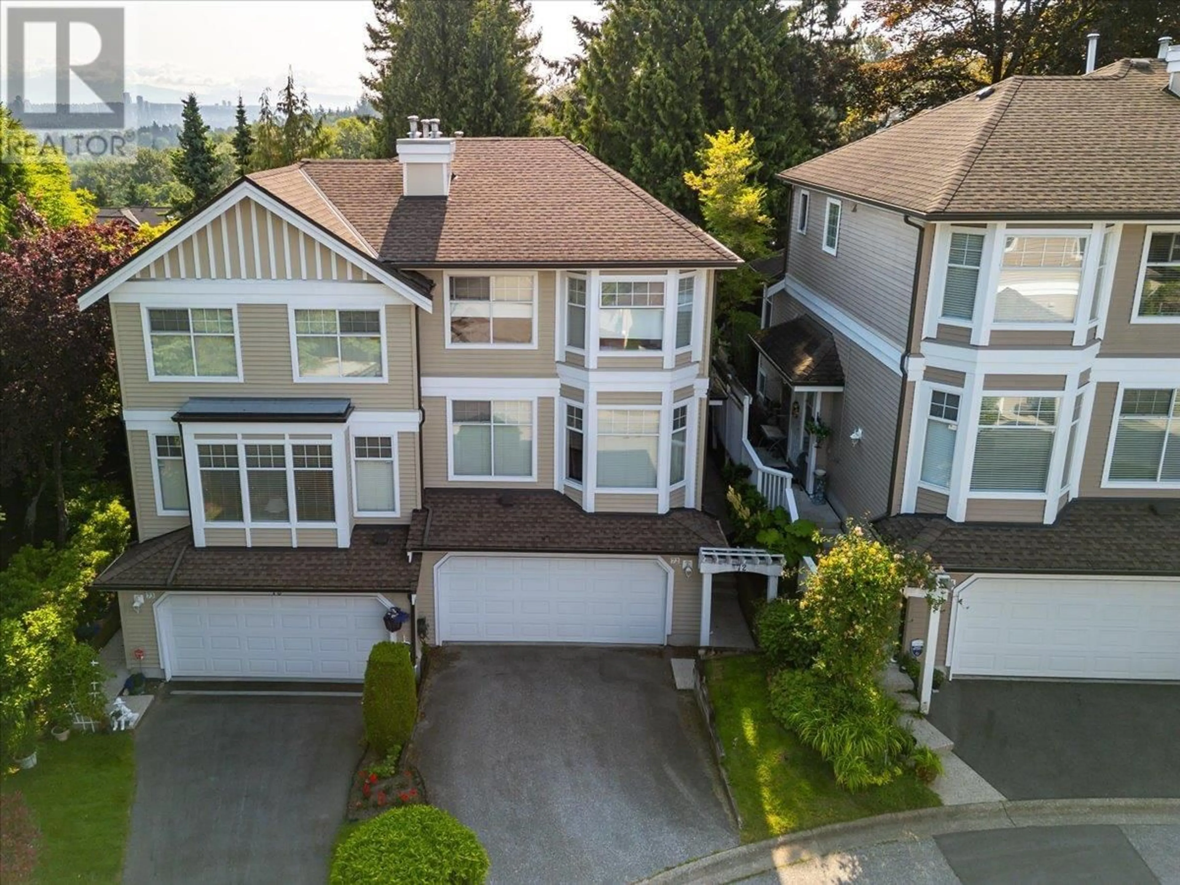 A pic from outside/outdoor area/front of a property/back of a property/a pic from drone, street for 72 - 5950 OAKDALE ROAD, Burnaby British Columbia V5H4R5