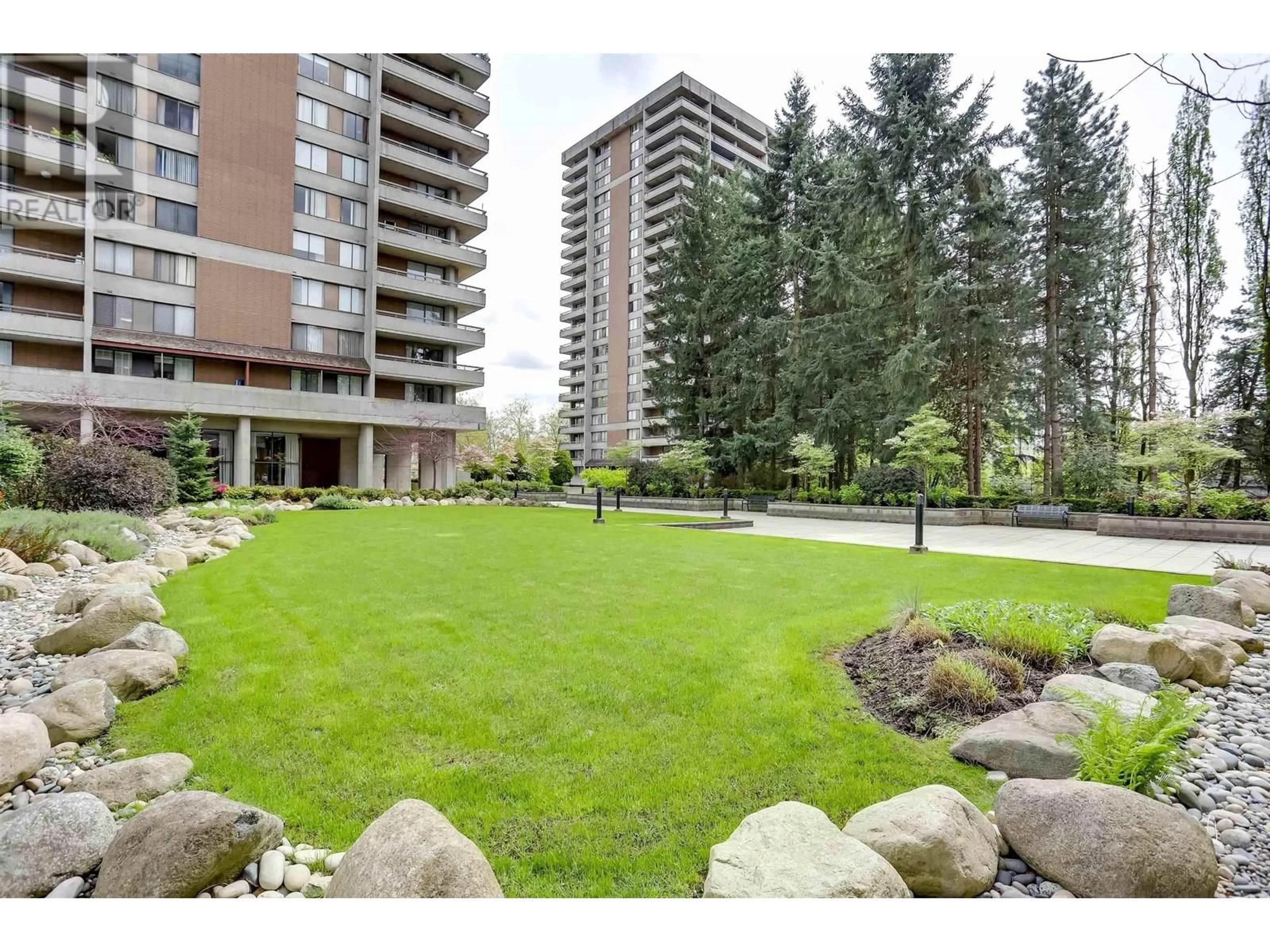 Patio, unknown for 702 - 3771 BARTLETT COURT, Burnaby British Columbia V3J7G8
