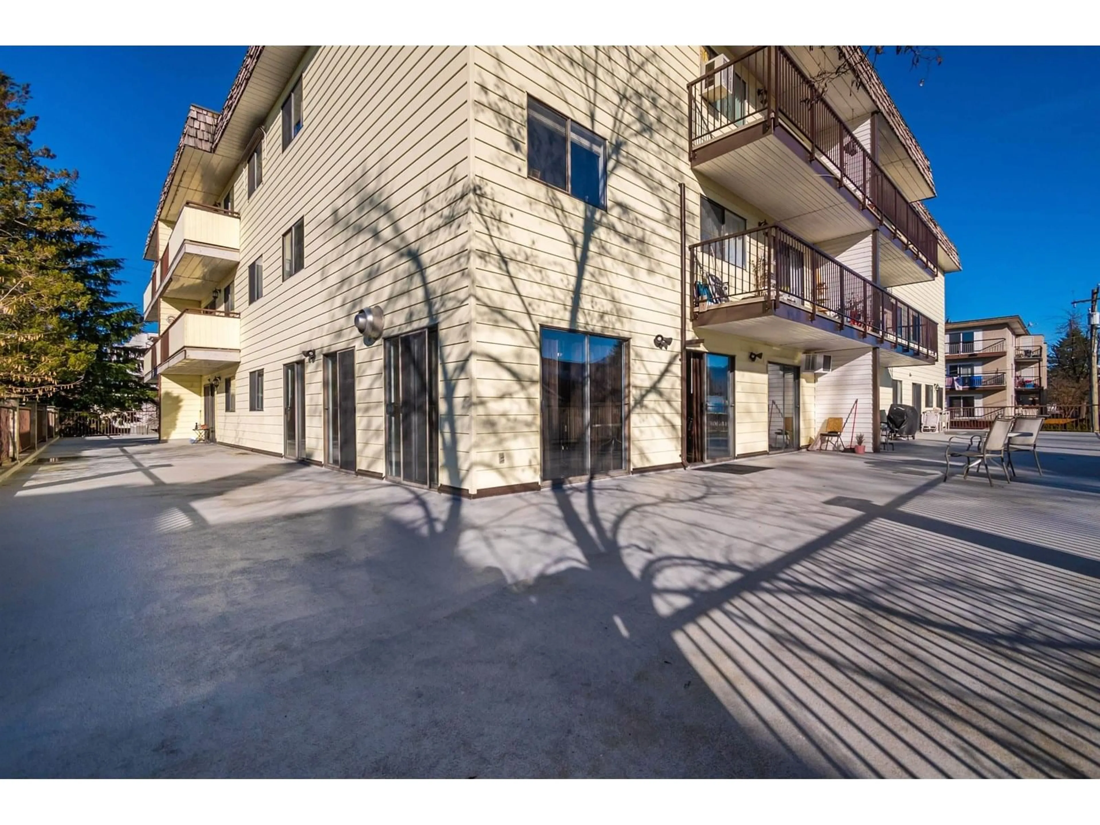 Patio, street for 107 - 9417 NOWELL STREET, Chilliwack British Columbia V2P7M4