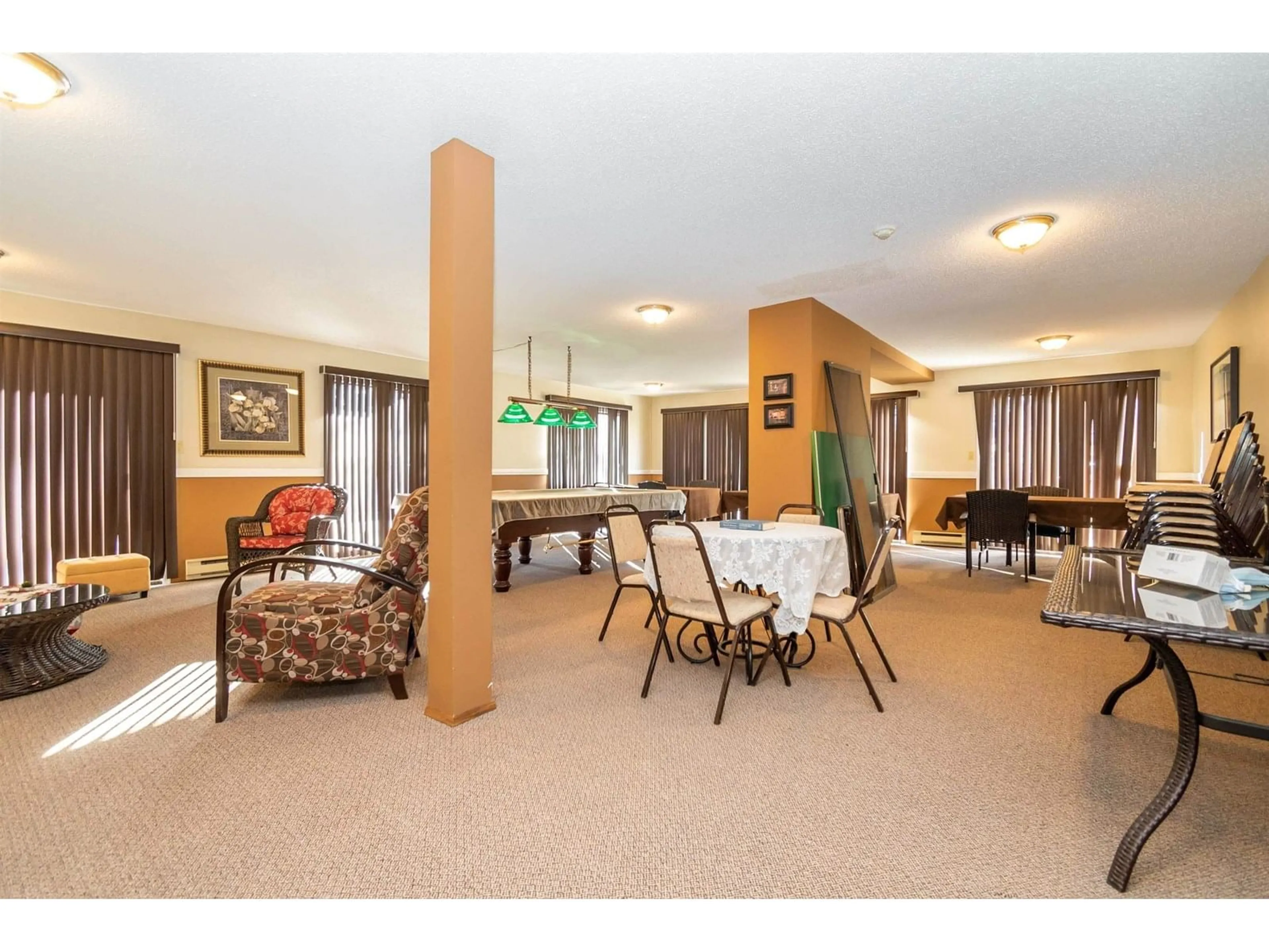 Dining room, carpet floor for 107 - 9417 NOWELL STREET, Chilliwack British Columbia V2P7M4