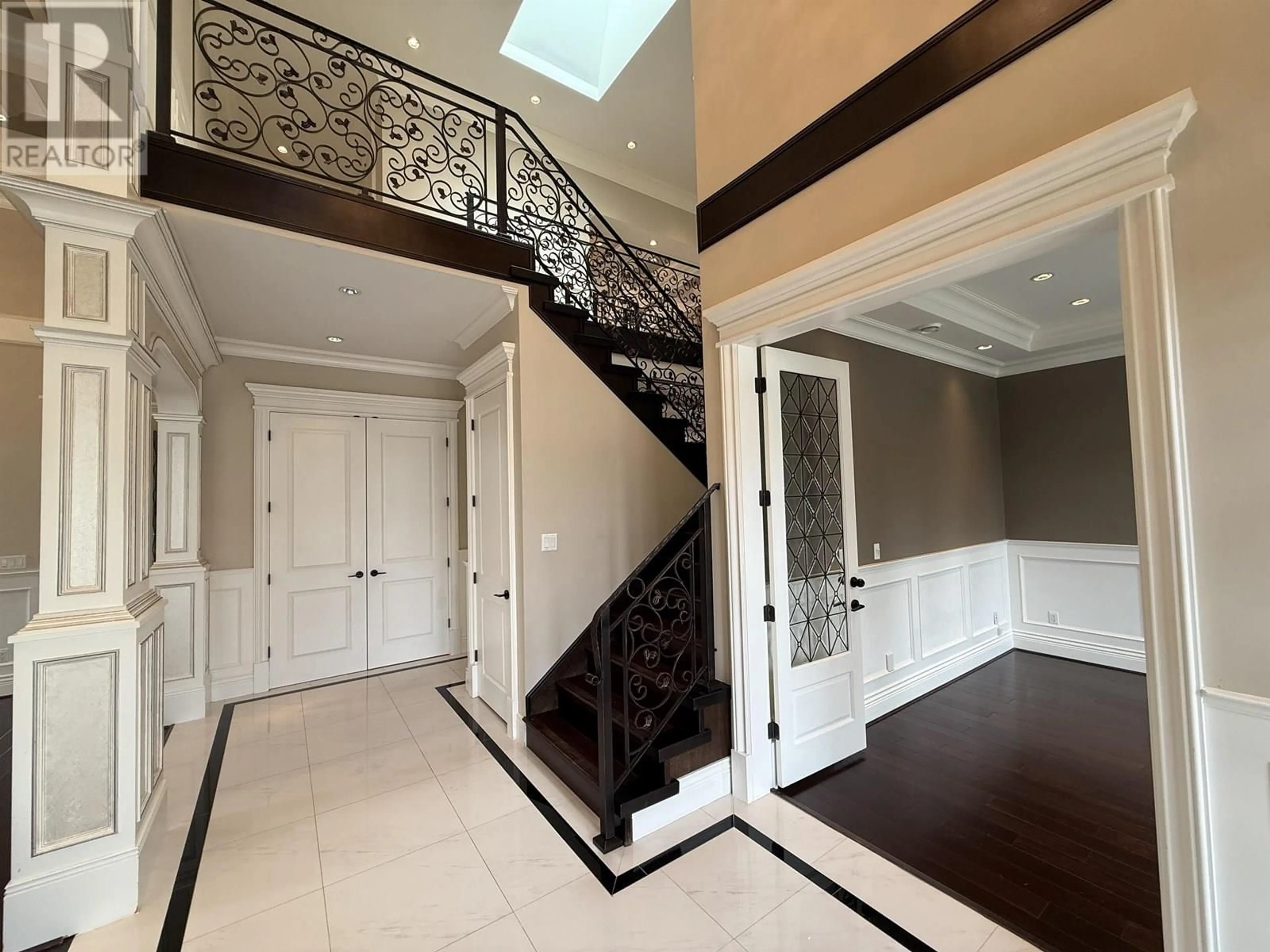 Indoor foyer for 5760 MURCHISON ROAD, Richmond British Columbia V7C2G7