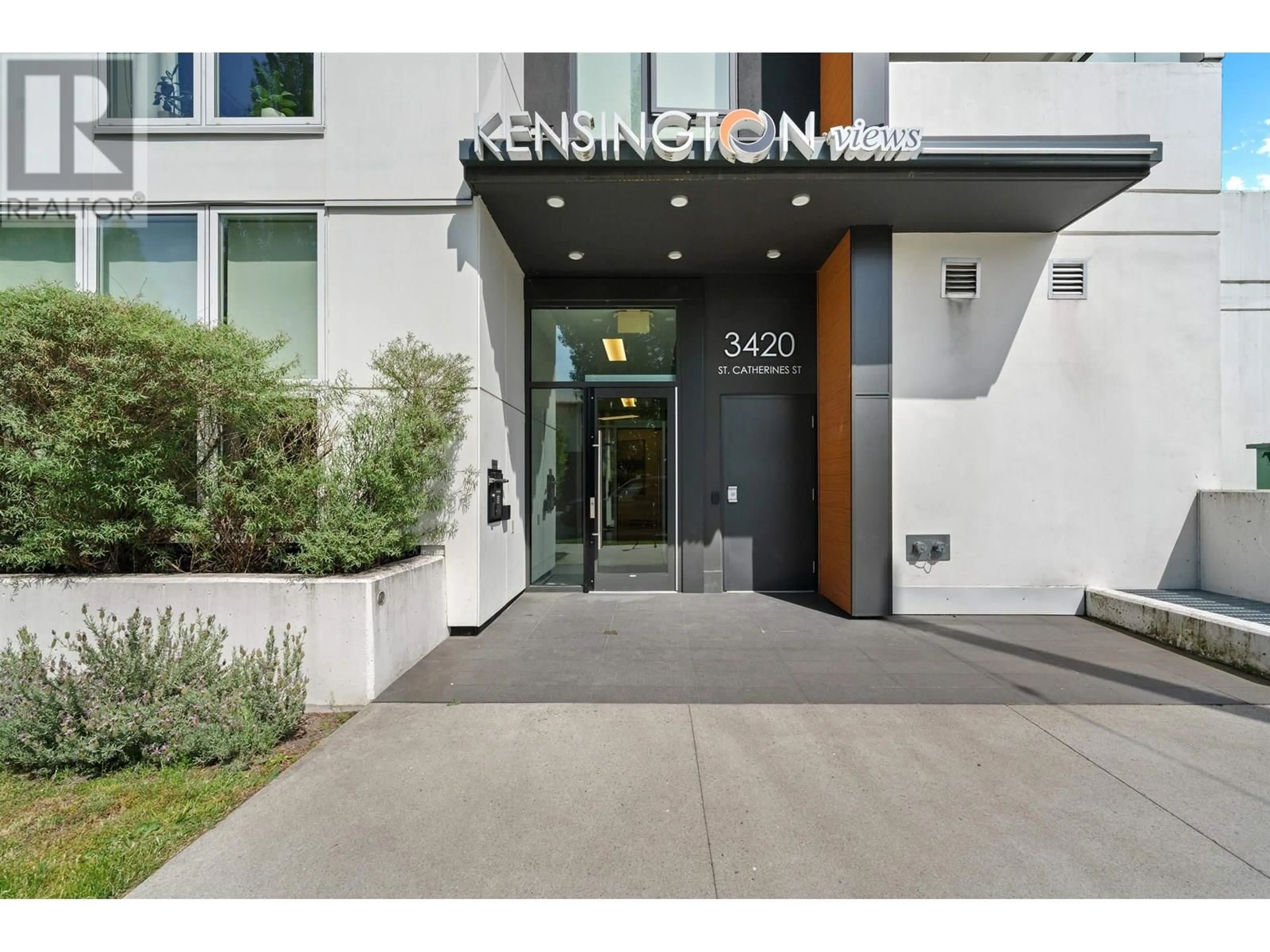 Indoor foyer for 201 - 3420 ST. CATHERINES STREET, Vancouver British Columbia V5V3C4