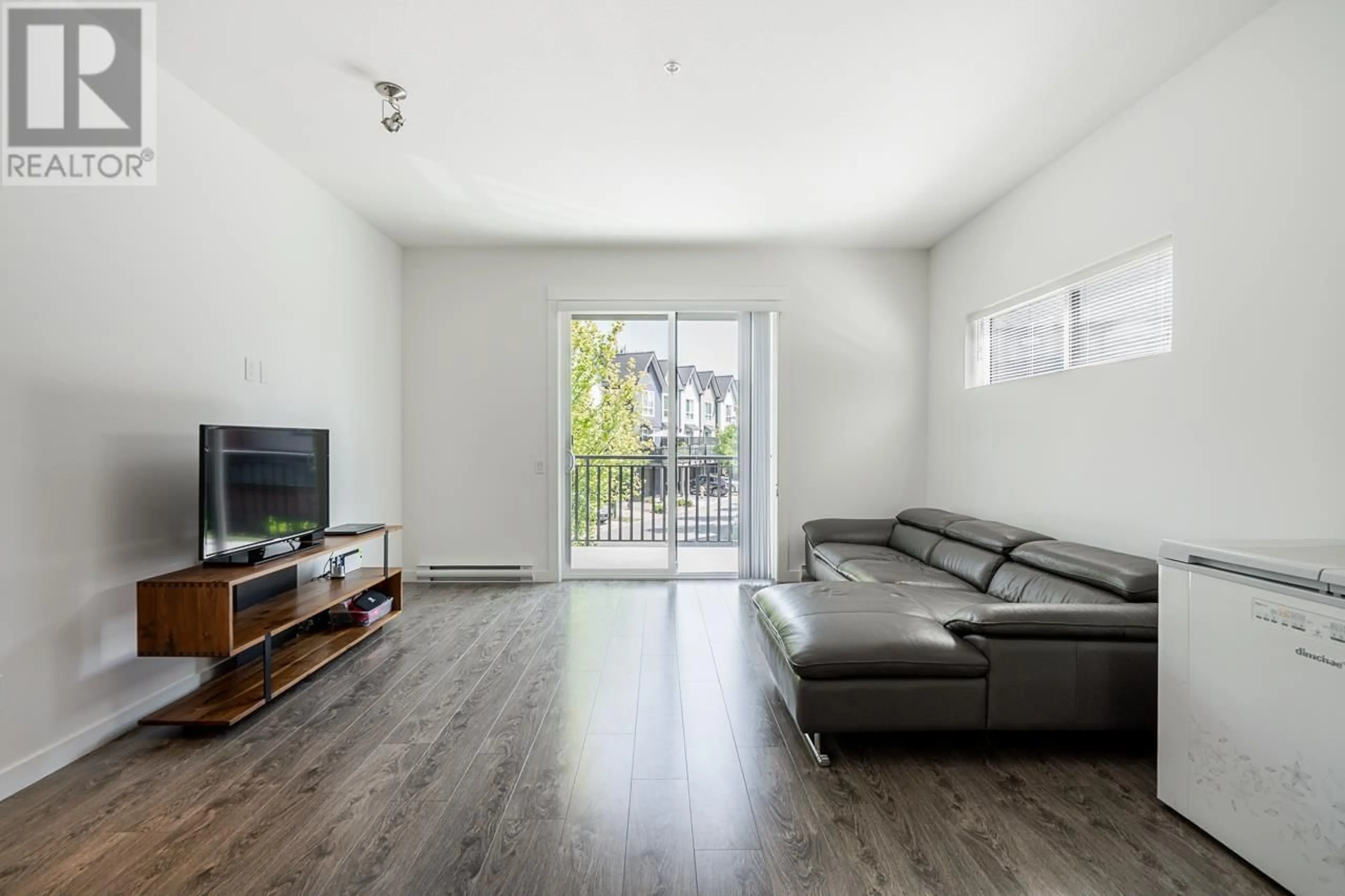 Living room with furniture, wood/laminate floor for 6 - 2325 RANGER LANE, Port Coquitlam British Columbia V3B0K7