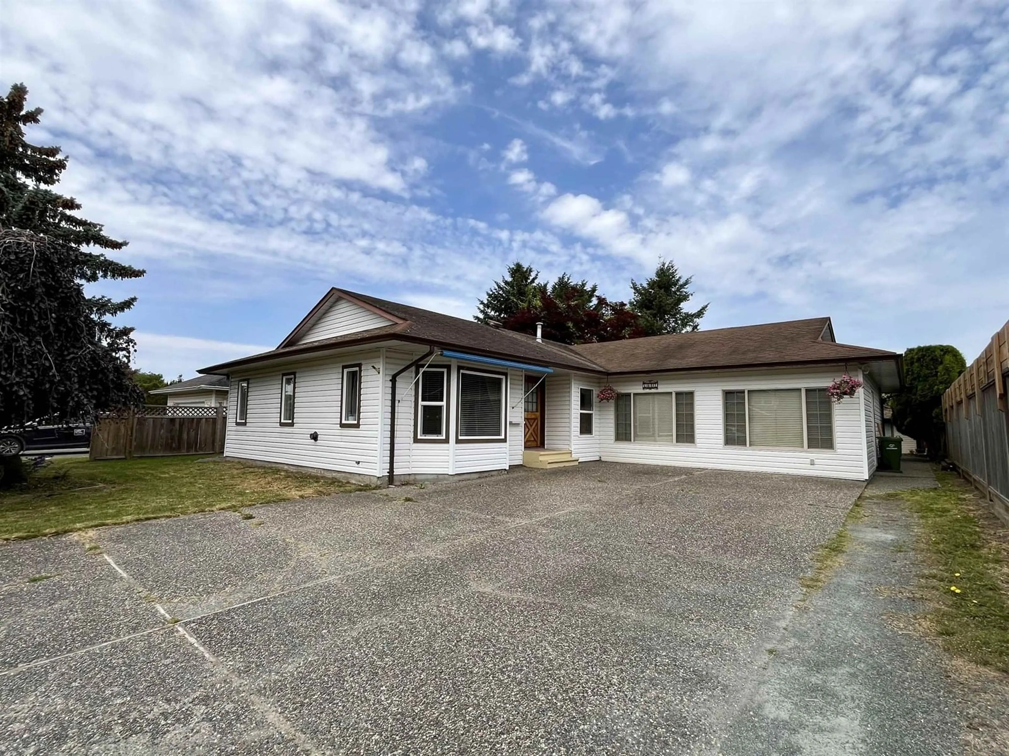 A pic from outside/outdoor area/front of a property/back of a property/a pic from drone, building for 6801 HENRY STREET, Chilliwack British Columbia V2R2W1