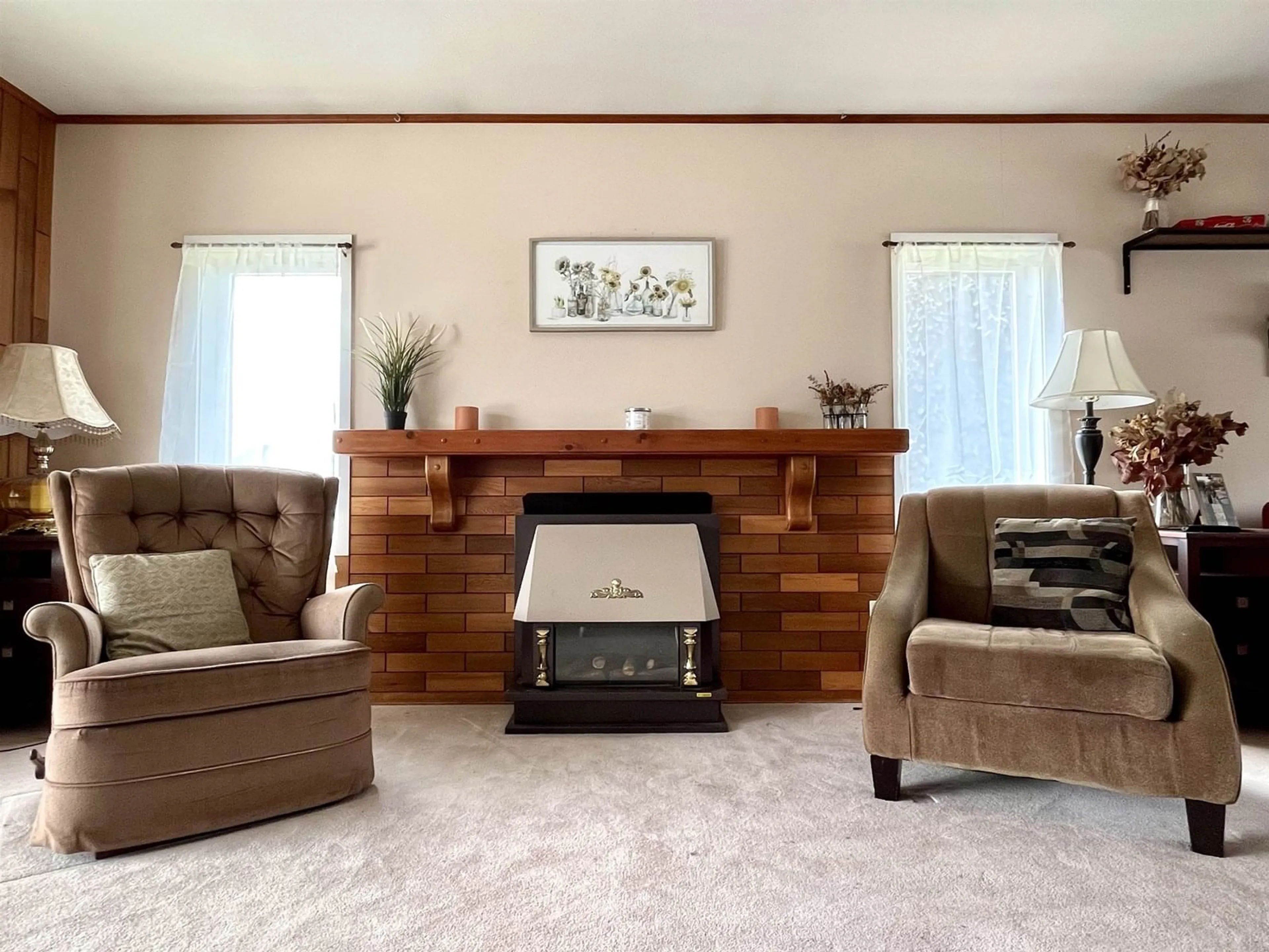 Living room with furniture, wood/laminate floor for 6801 HENRY STREET, Chilliwack British Columbia V2R2W1