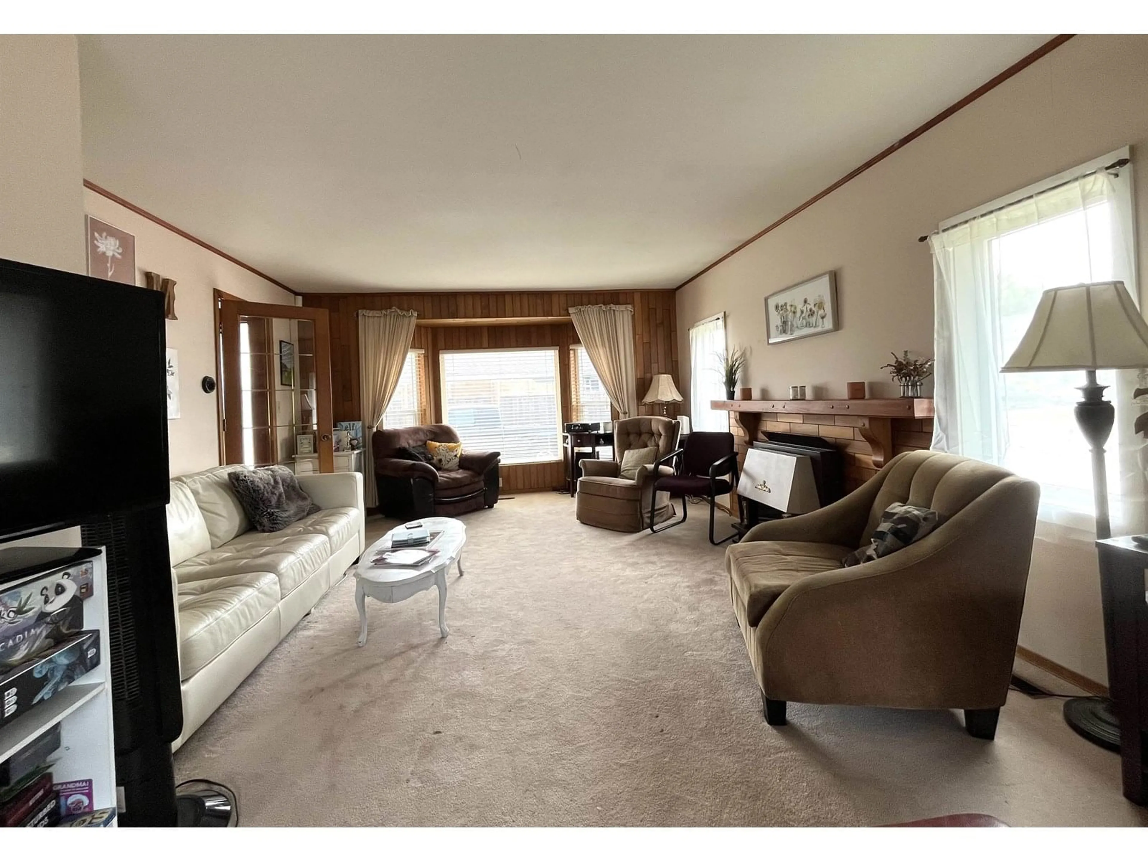 Living room with furniture, unknown for 6801 HENRY STREET, Chilliwack British Columbia V2R2W1