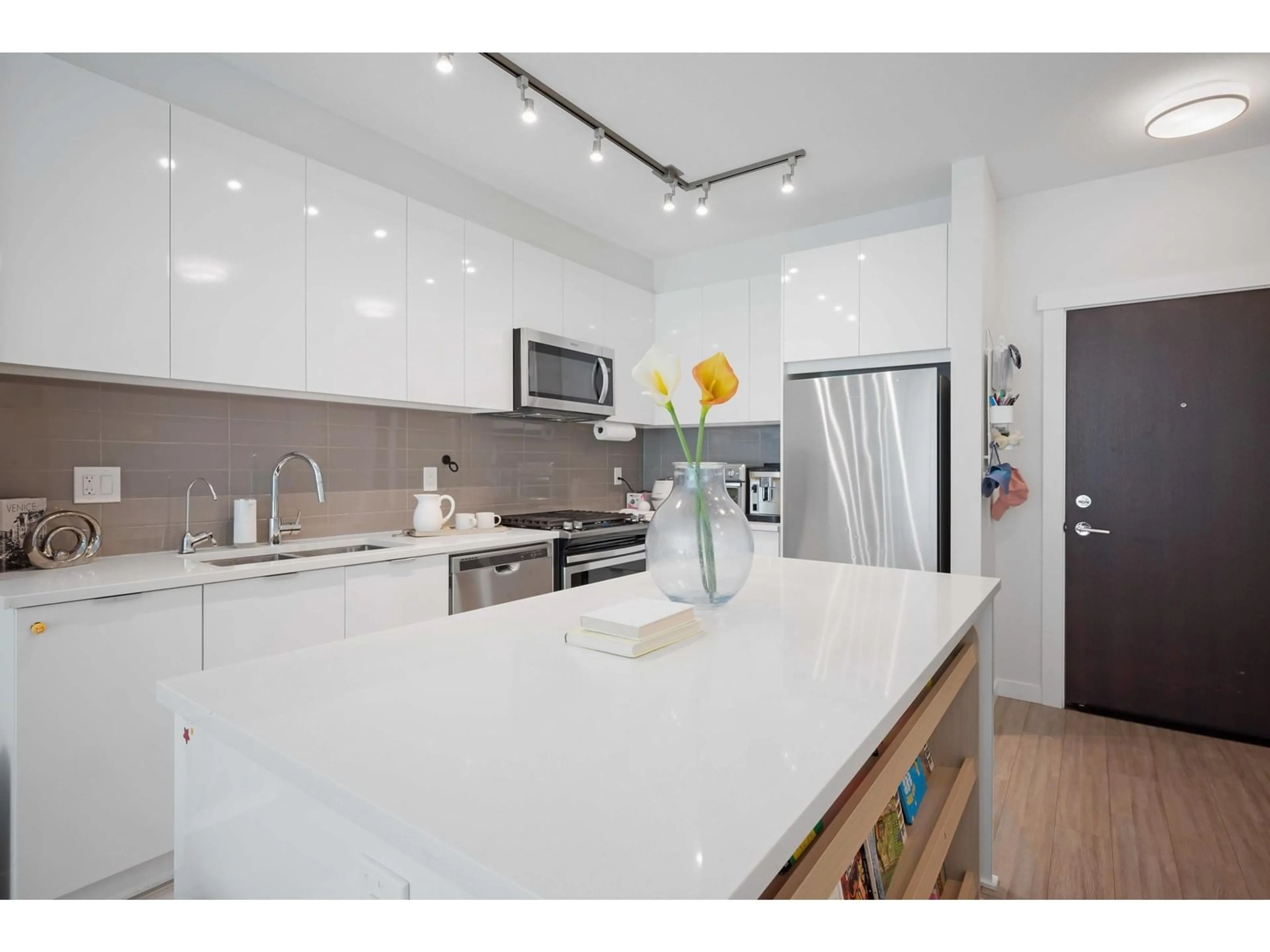 Open concept kitchen, ceramic/tile floor for D210 - 8150 207, Langley British Columbia V2Y4J5