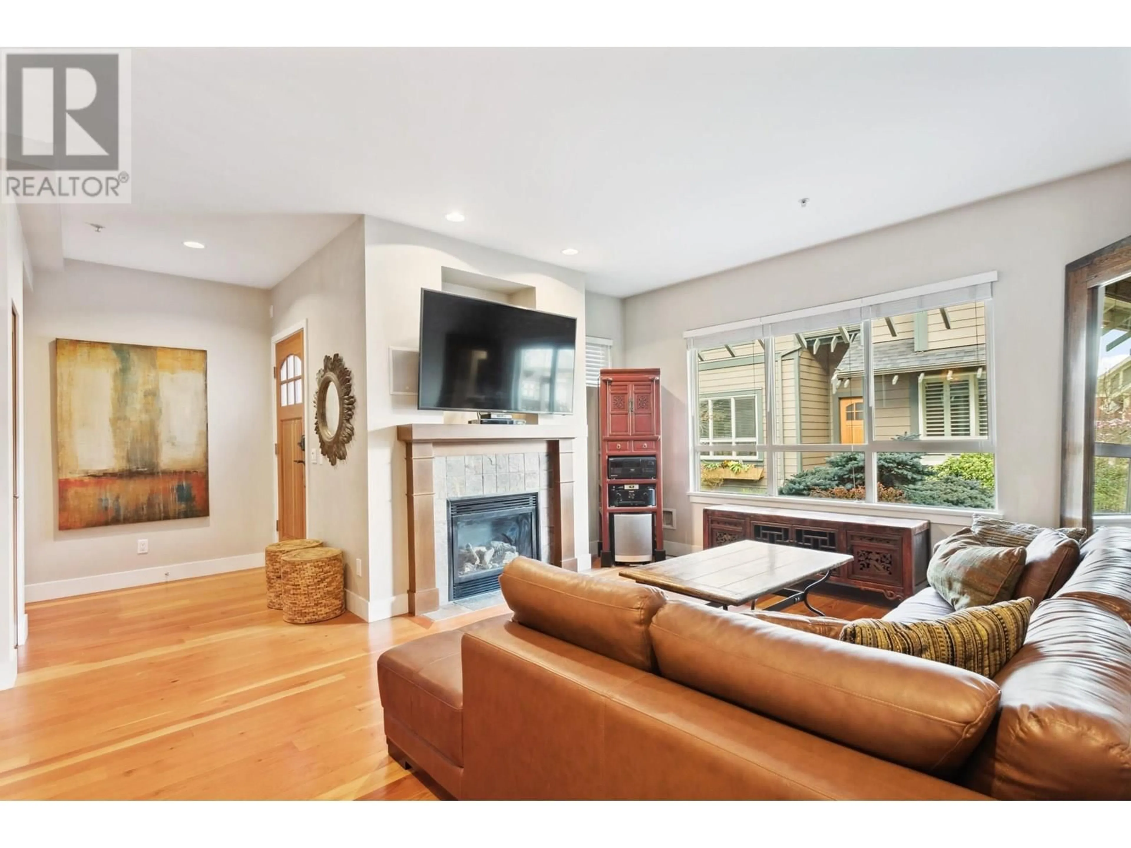 Living room with furniture, wood/laminate floor for 247 FURNESS STREET, New Westminster British Columbia V3M0B4