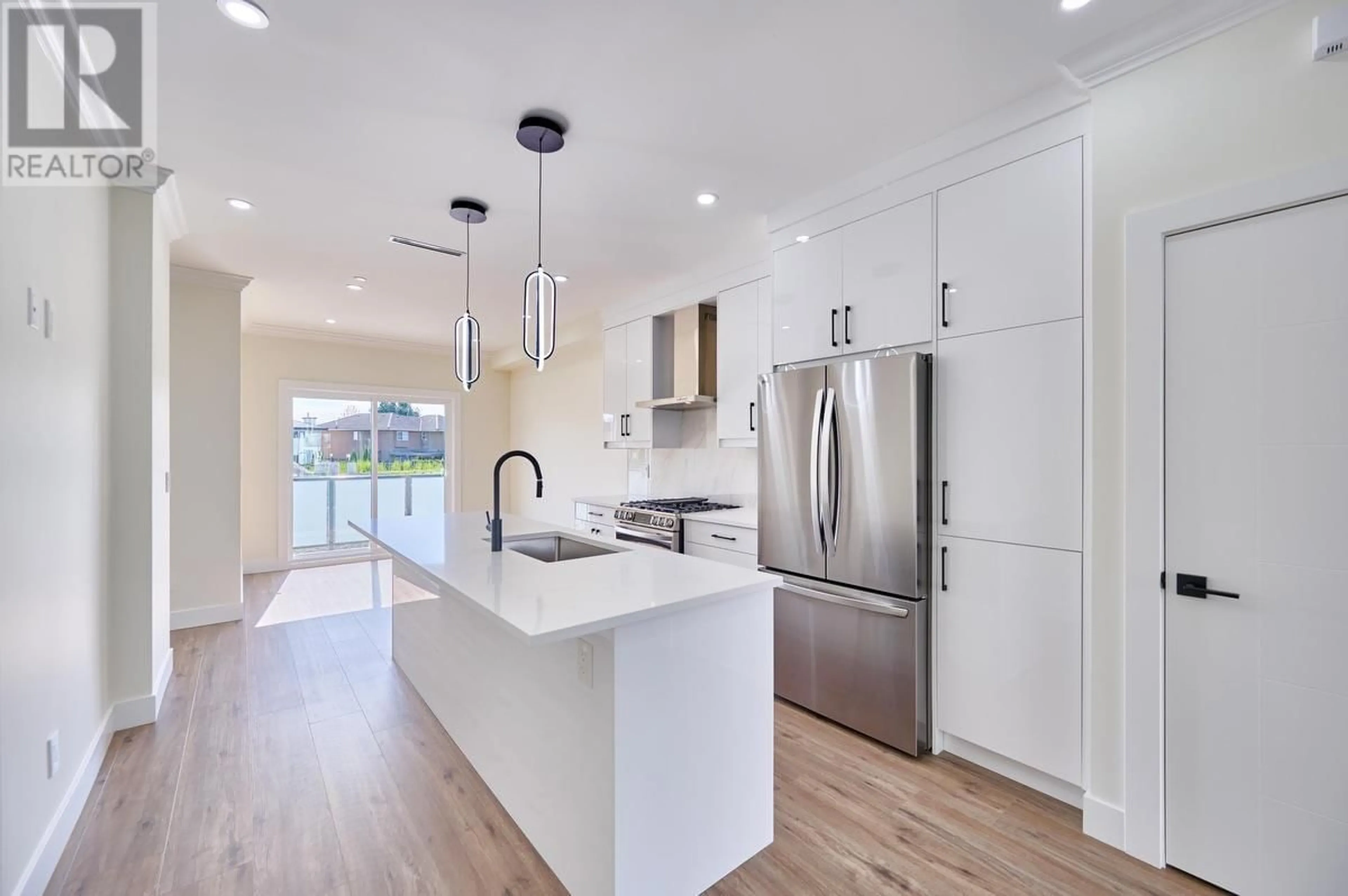 Contemporary kitchen, ceramic/tile floor for 27 - 1115 ROMA AVENUE, New Westminster British Columbia V3M6S1