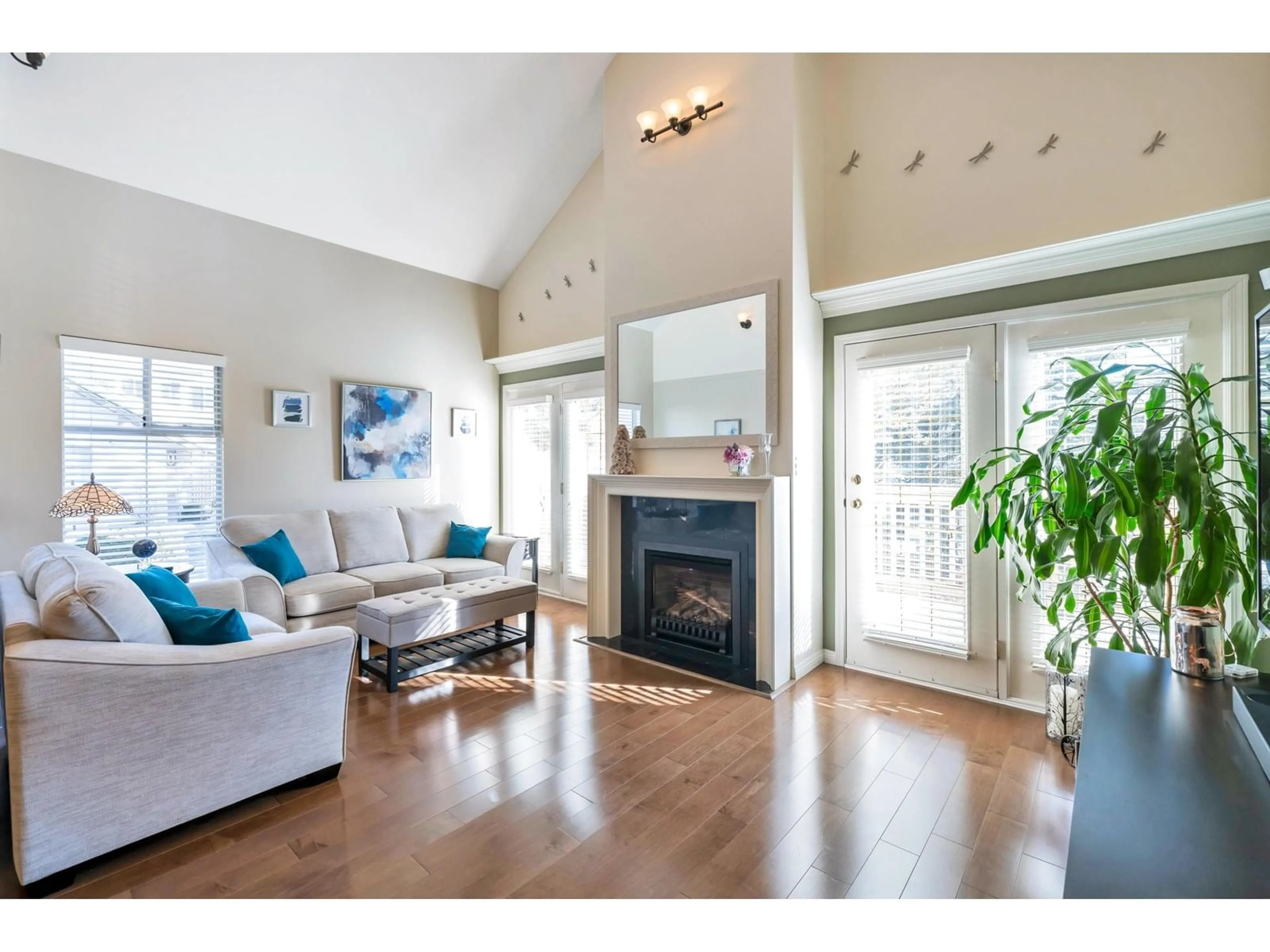 Living room with furniture, wood/laminate floor for 77 - 6140 192, Surrey British Columbia V3S7V7