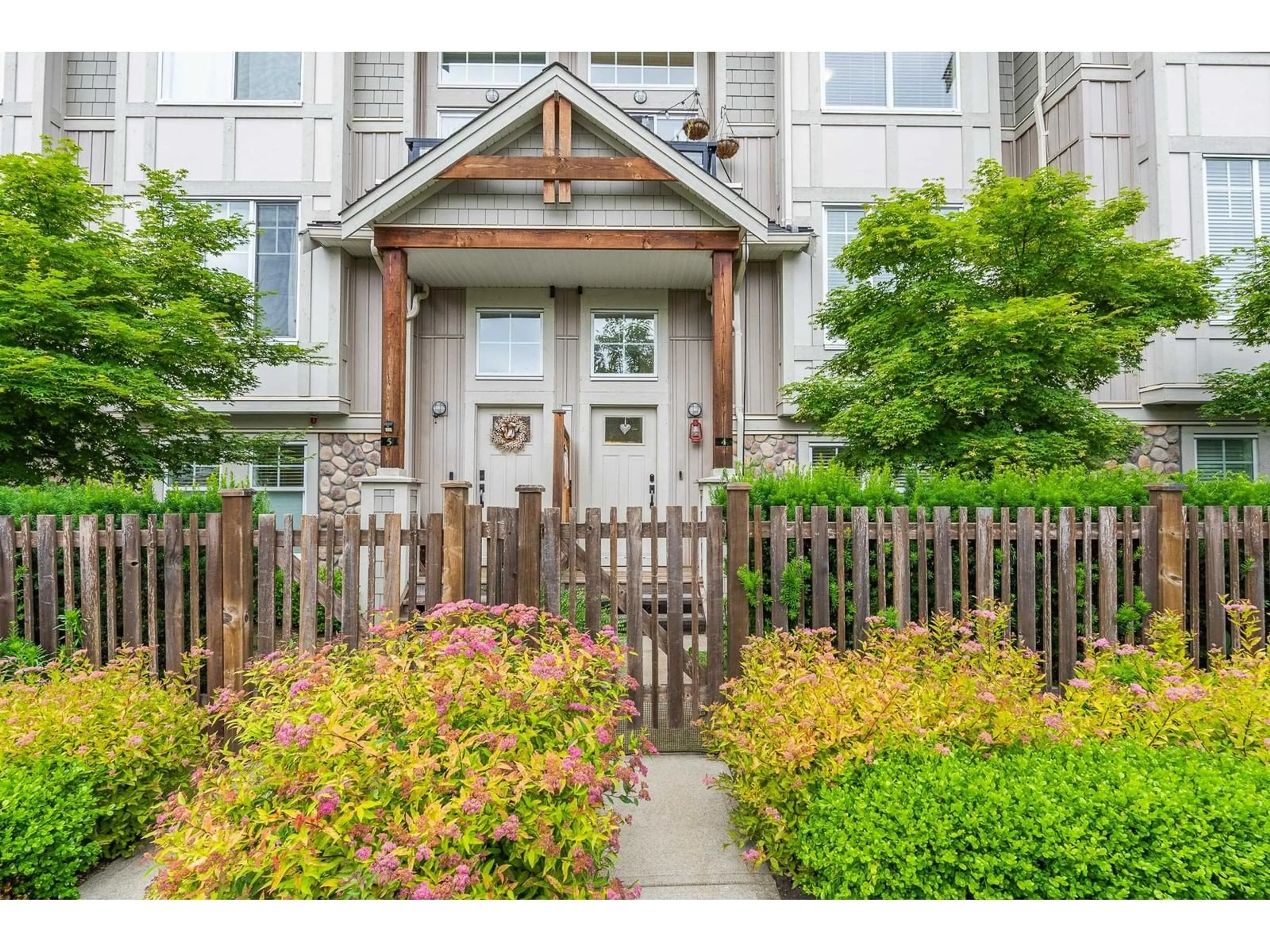 Indoor entryway for 4 - 20498 82, Langley British Columbia V2Y0V1