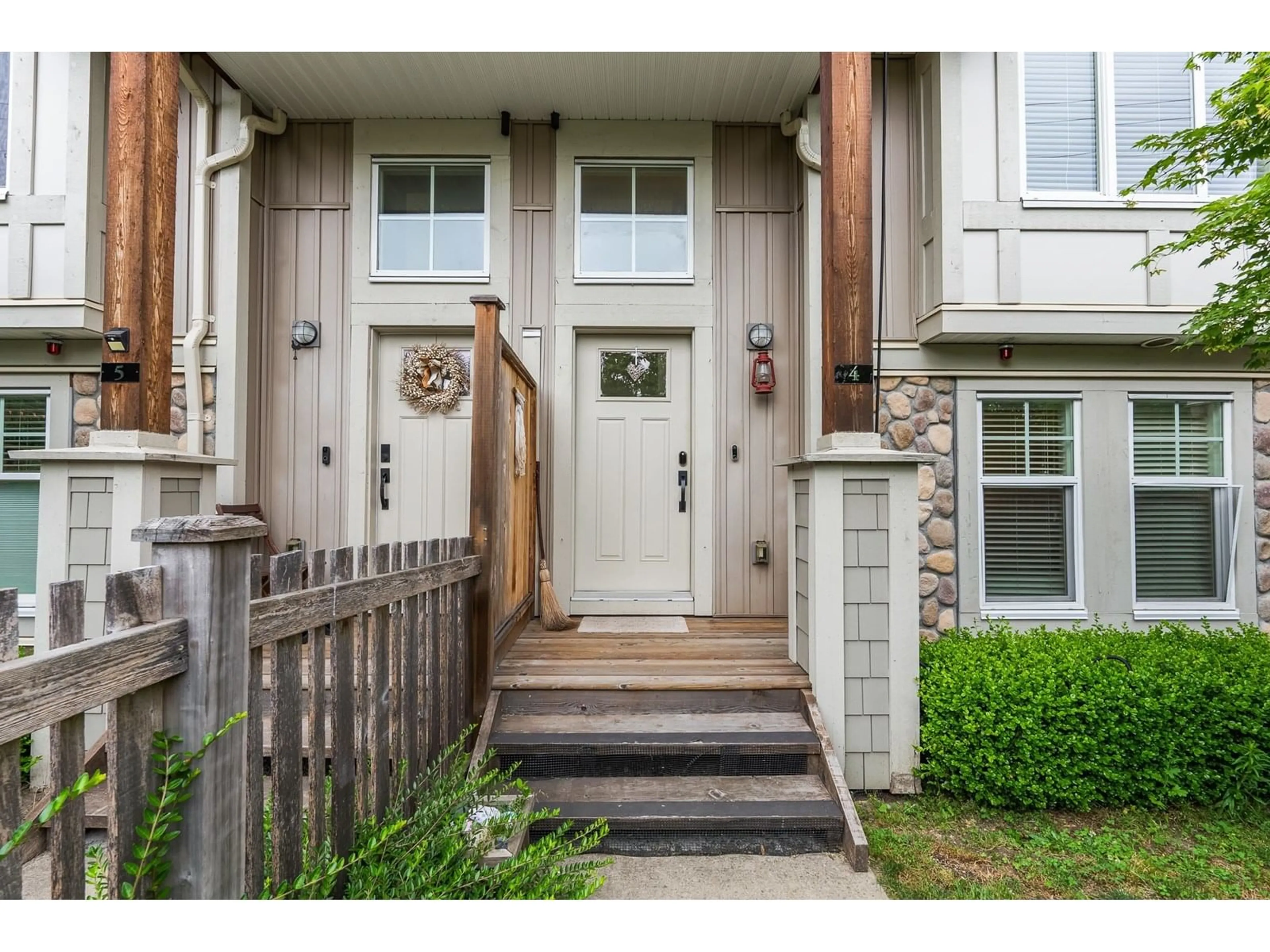Indoor entryway for 4 - 20498 82, Langley British Columbia V2Y0V1