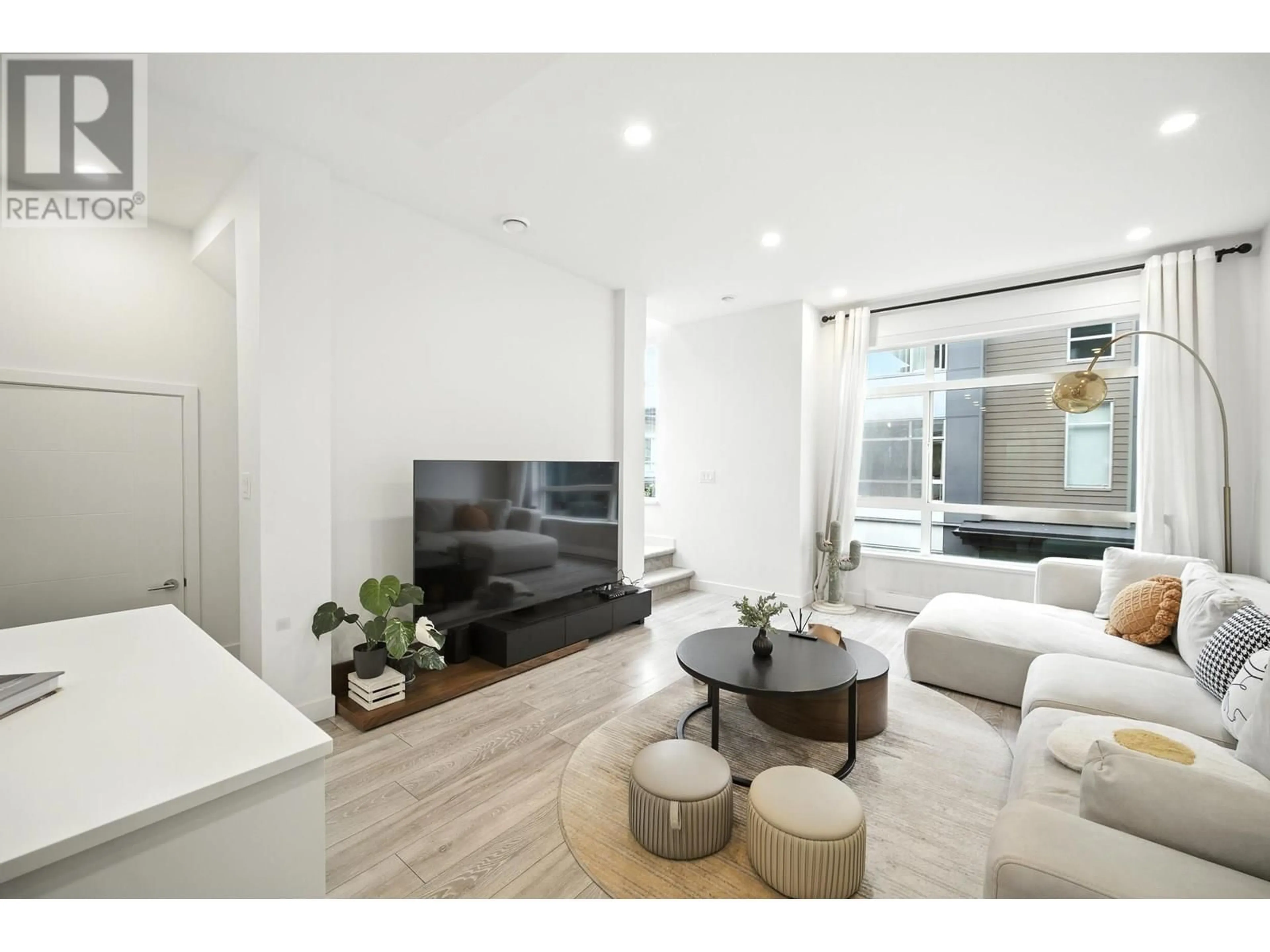 Living room with furniture, unknown for 43 - 10511 NO. 5 ROAD, Richmond British Columbia V7A0B2