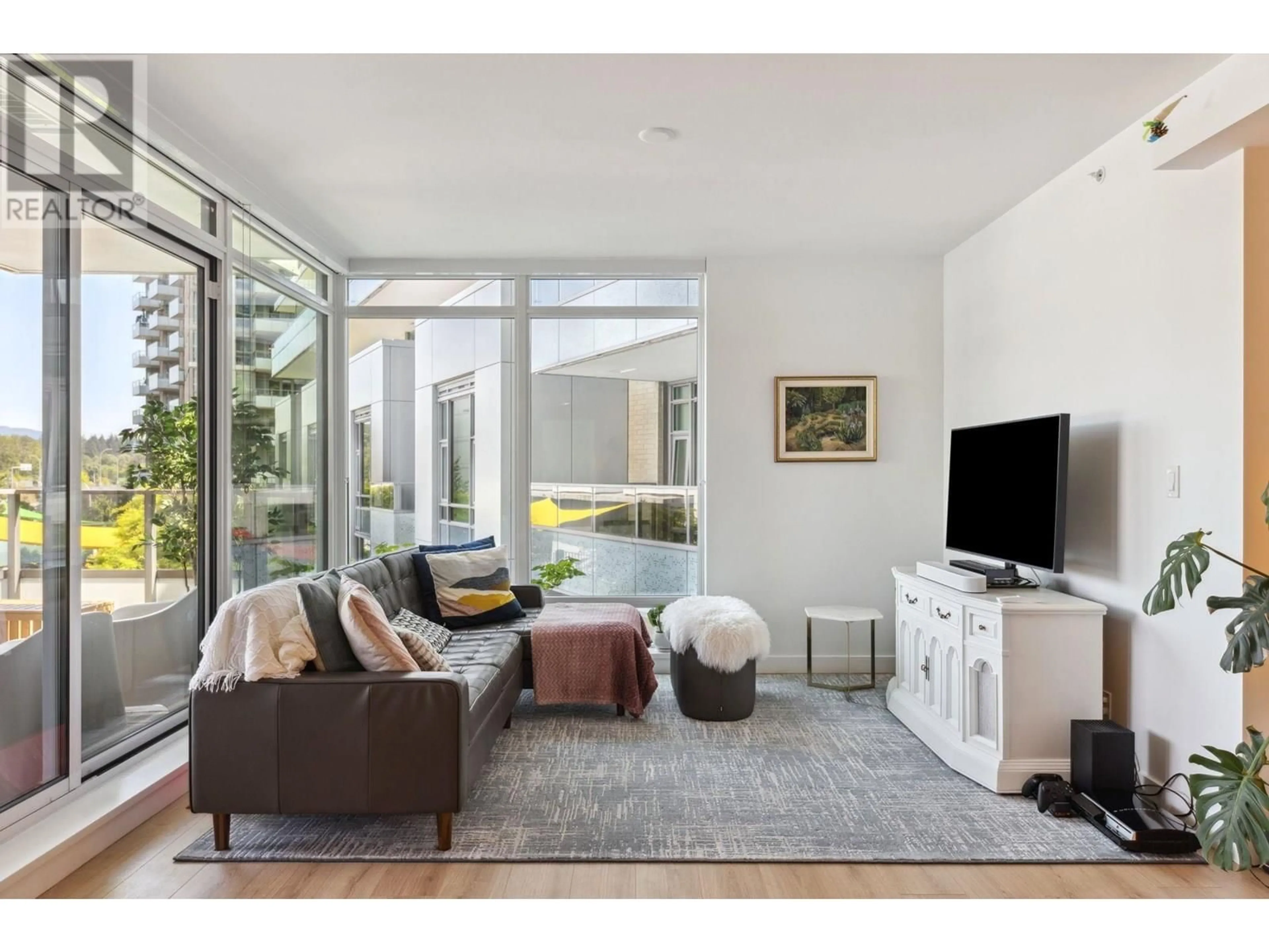 Living room with furniture, unknown for 404 - 1500 FERN STREET, North Vancouver British Columbia V7J0E6