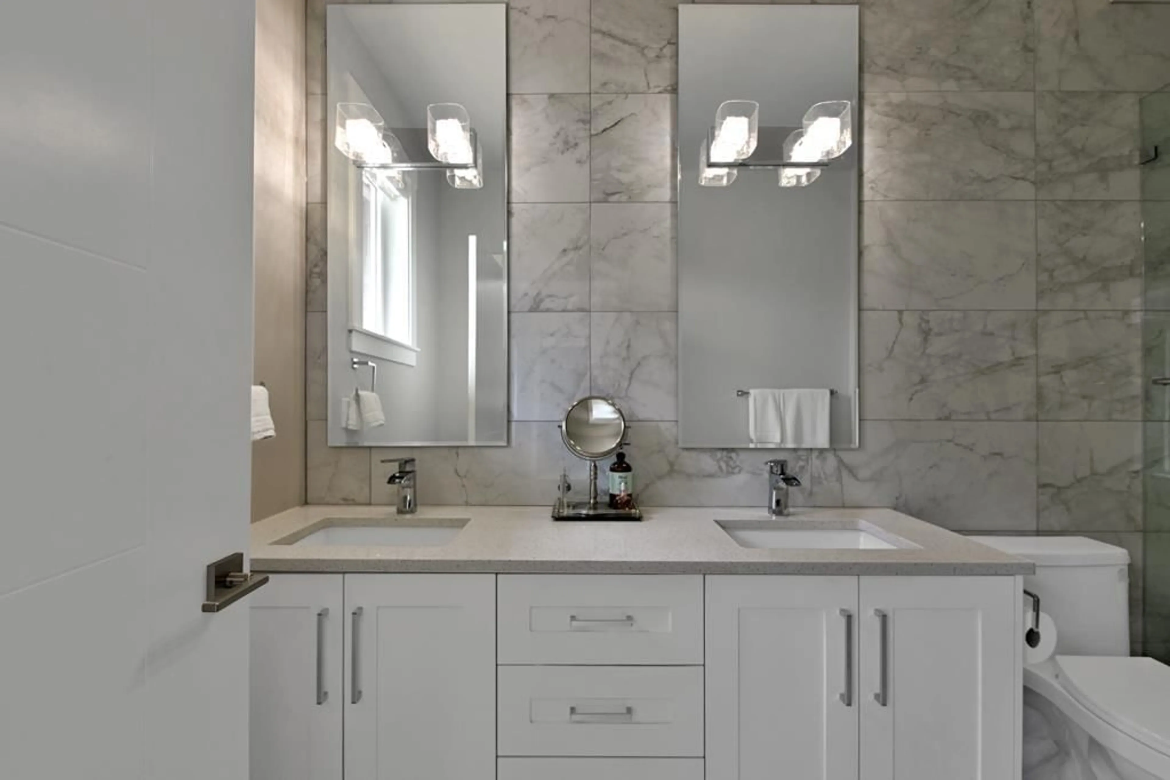 Contemporary bathroom, ceramic/tile floor for 19 - 17033 FRASER, Surrey British Columbia V4N6V2