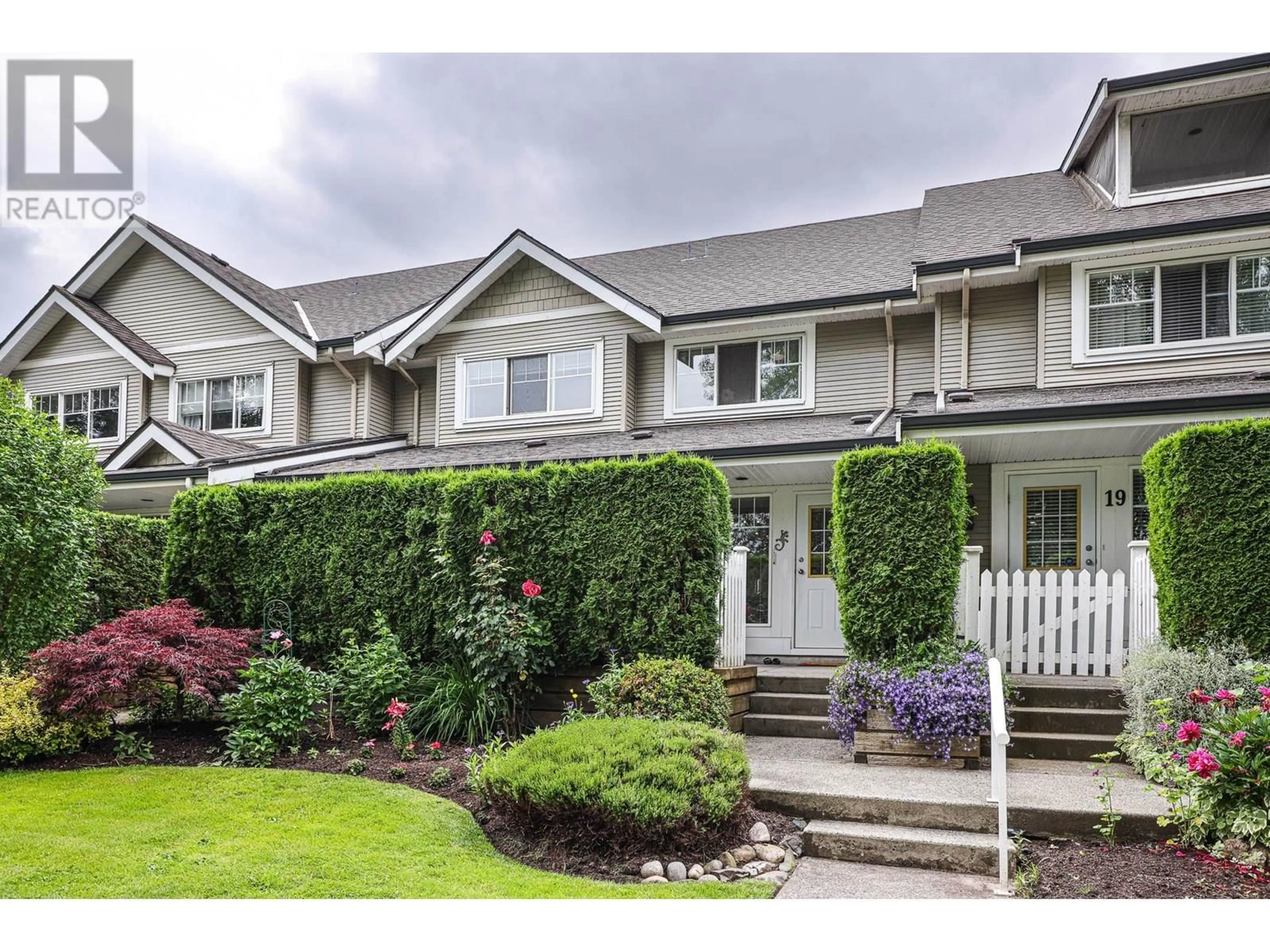 Home with vinyl exterior material, street for 20 - 2927 FREMONT STREET, Port Coquitlam British Columbia V3B7X8