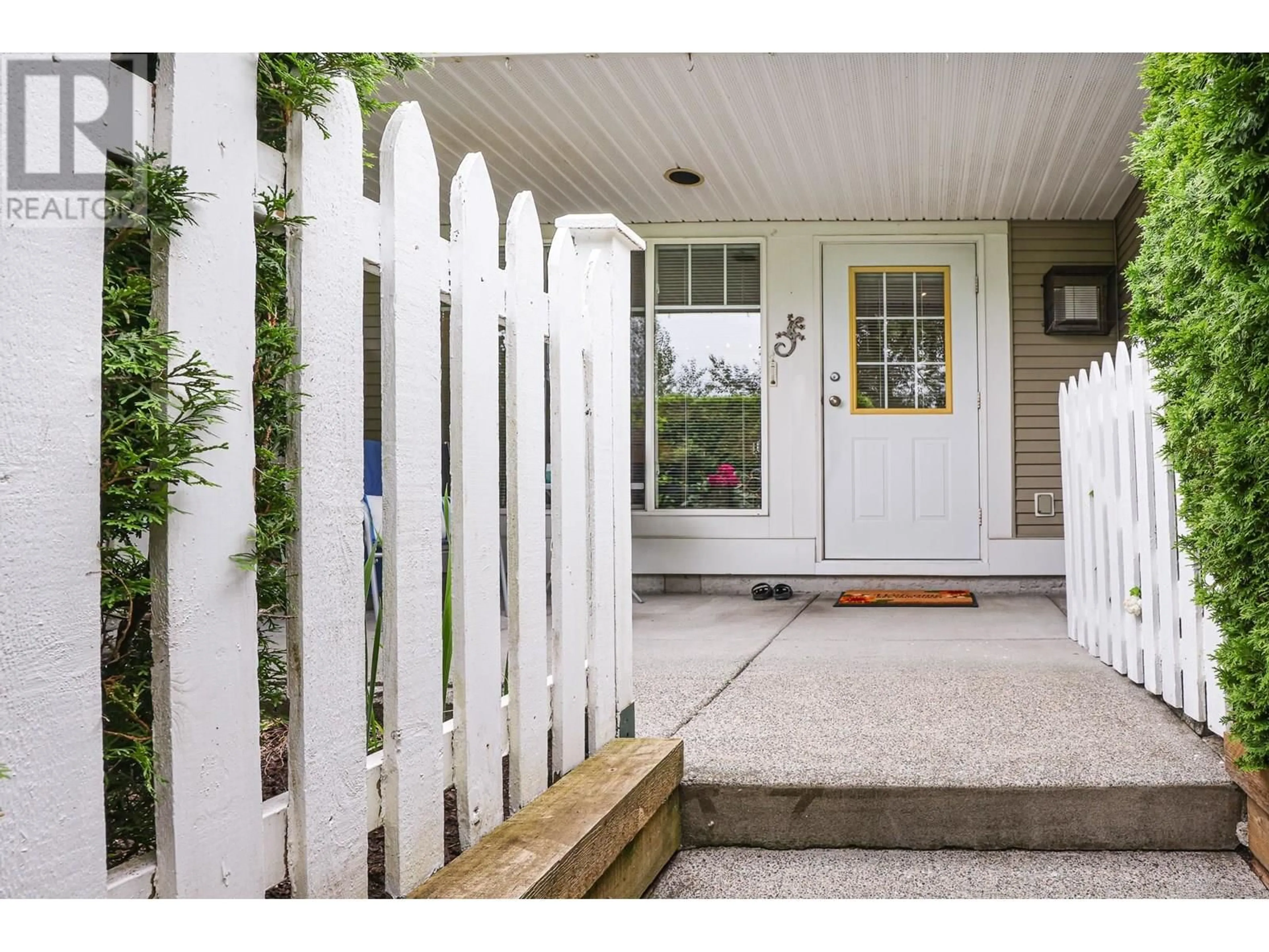 Indoor entryway for 20 - 2927 FREMONT STREET, Port Coquitlam British Columbia V3B7X8