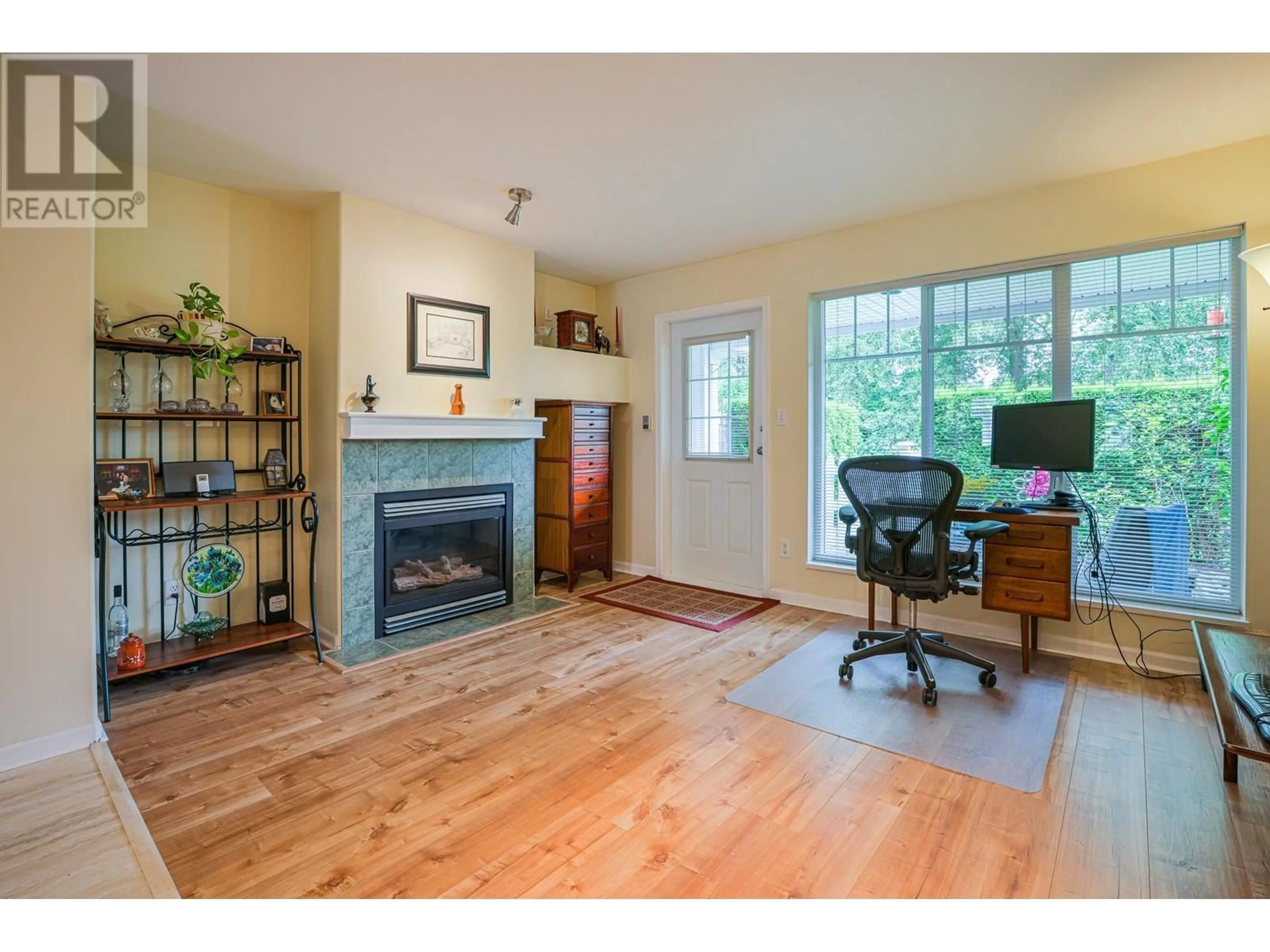 Living room with furniture, wood/laminate floor for 20 - 2927 FREMONT STREET, Port Coquitlam British Columbia V3B7X8