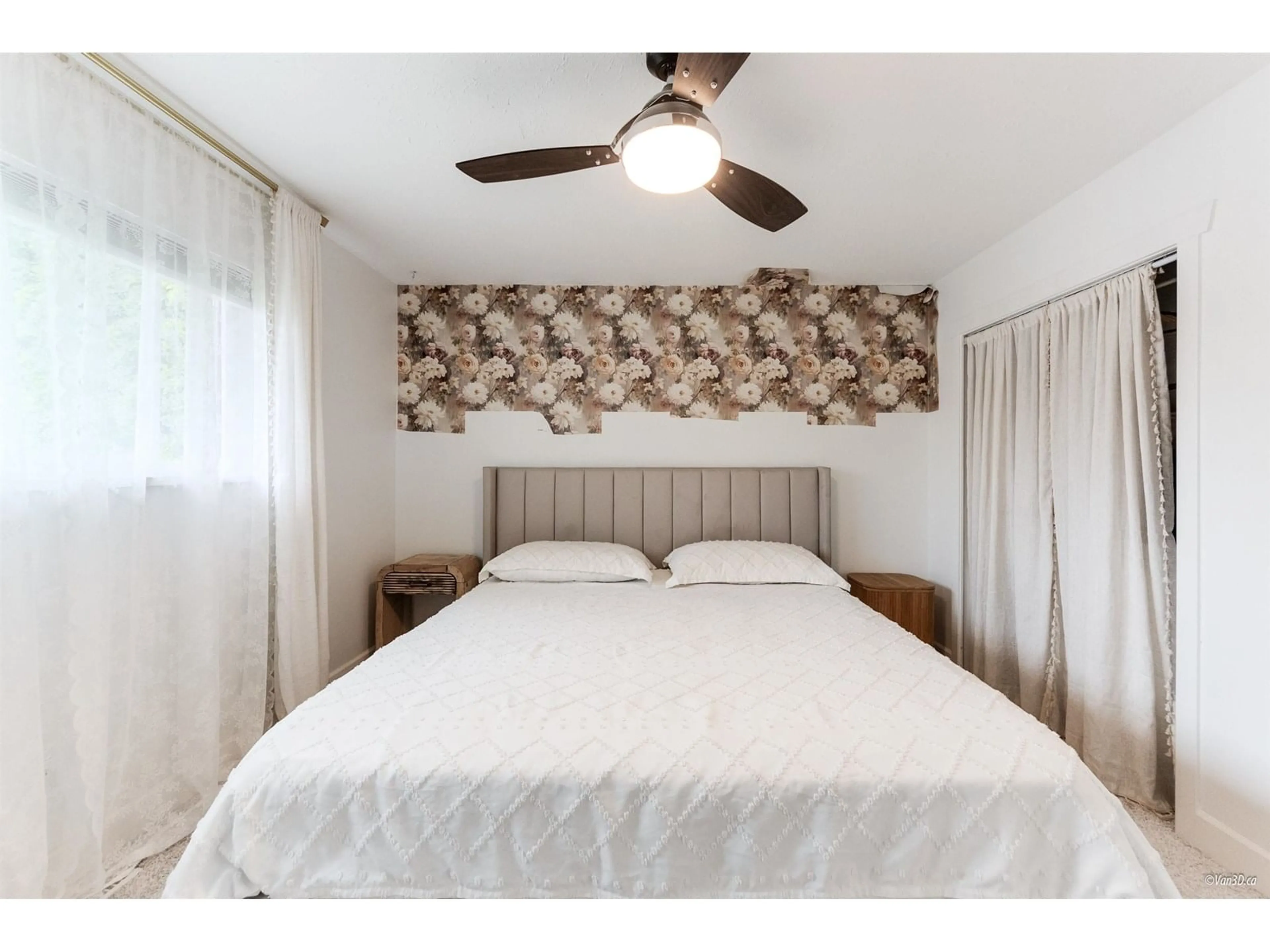 Bedroom with bed, wood/laminate floor for 7720 CEDAR, Mission British Columbia V2V3M5