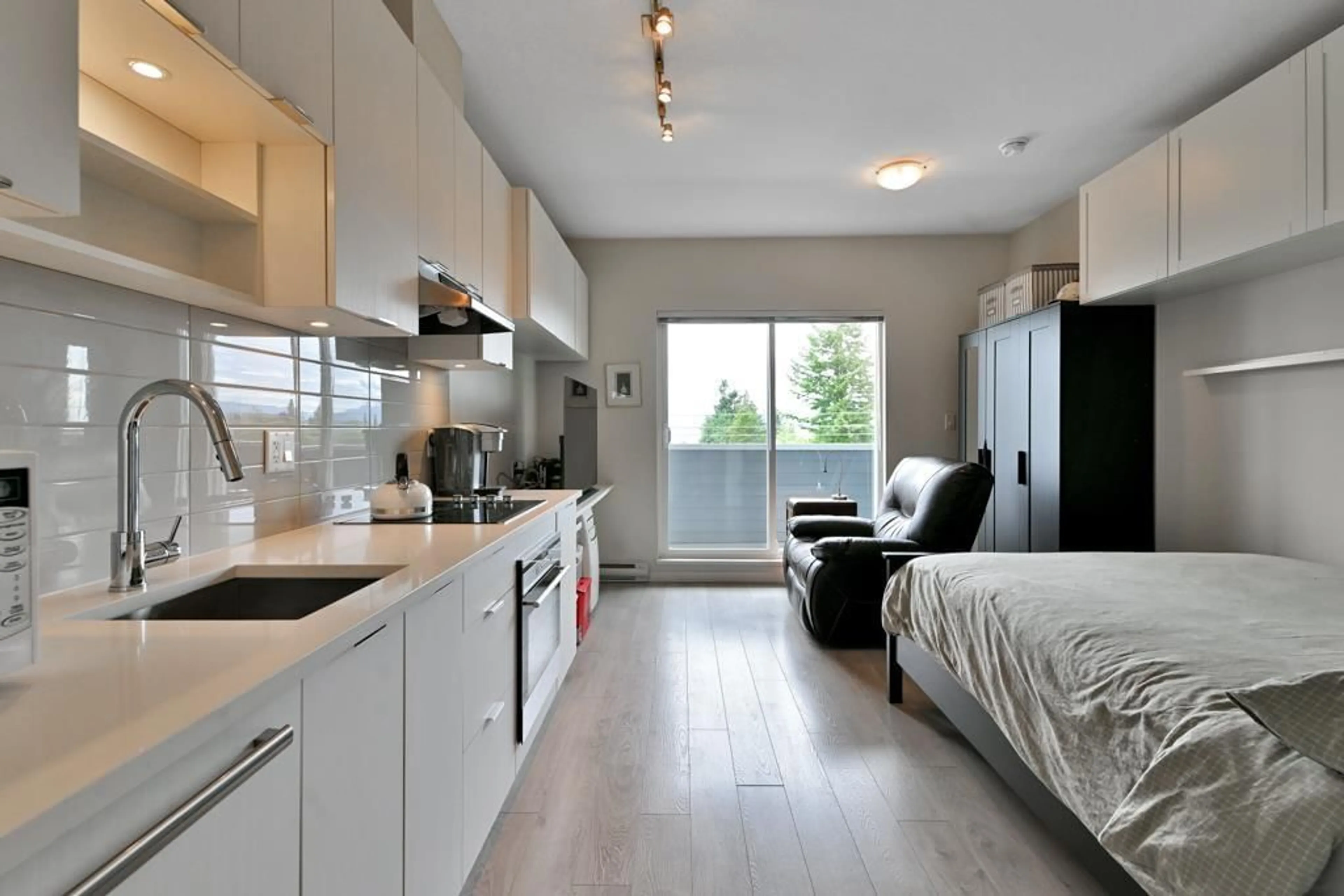 Unknown for 402 - 13678 GROSVENOR, Surrey British Columbia V3R5E2