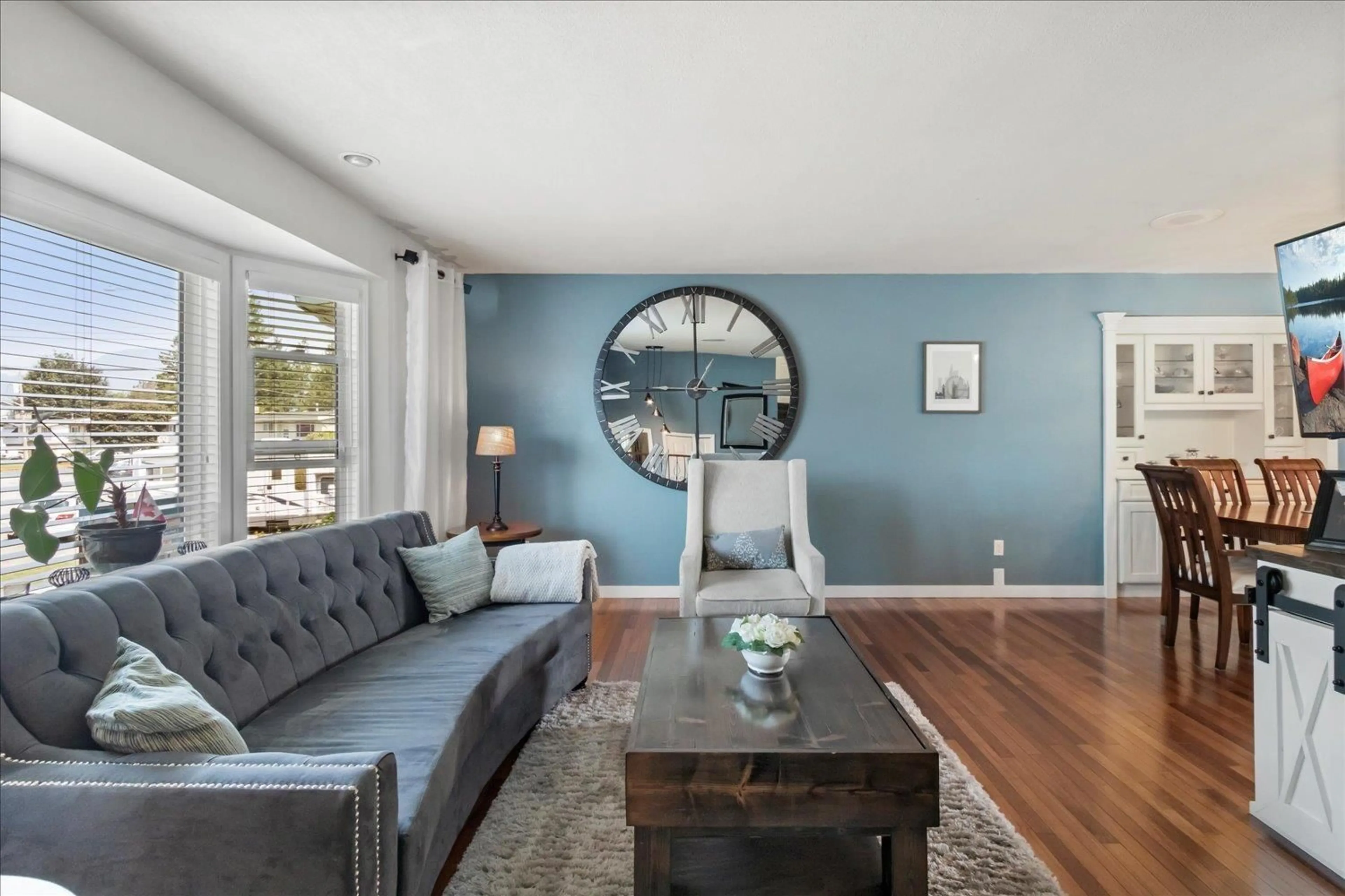 Living room with furniture, wood/laminate floor for 10052 DUBLIN DRIVE, Chilliwack British Columbia V2P6K7