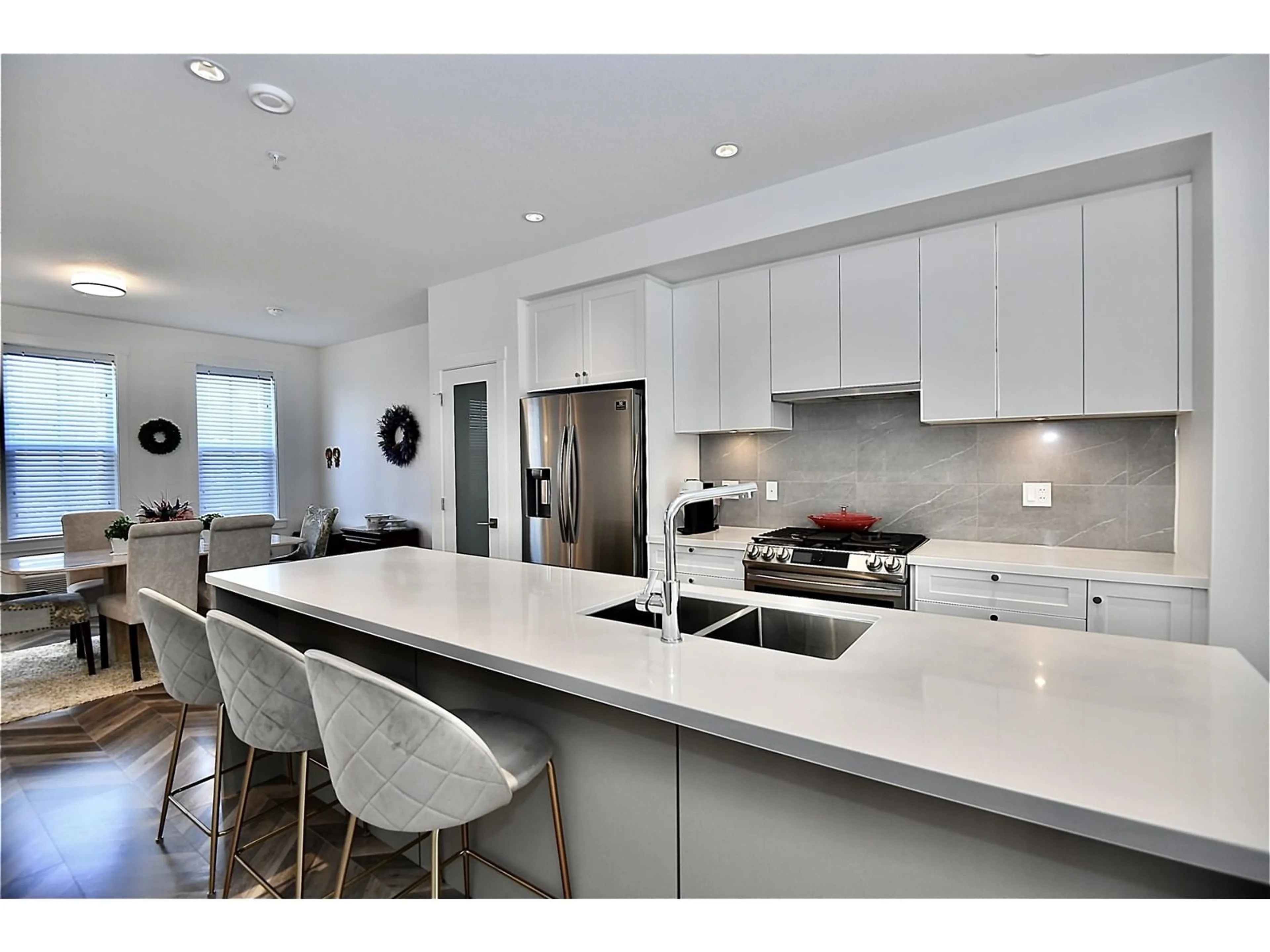 Open concept kitchen, ceramic/tile floor for 14 - 8161 201, Langley British Columbia V2Y4J1