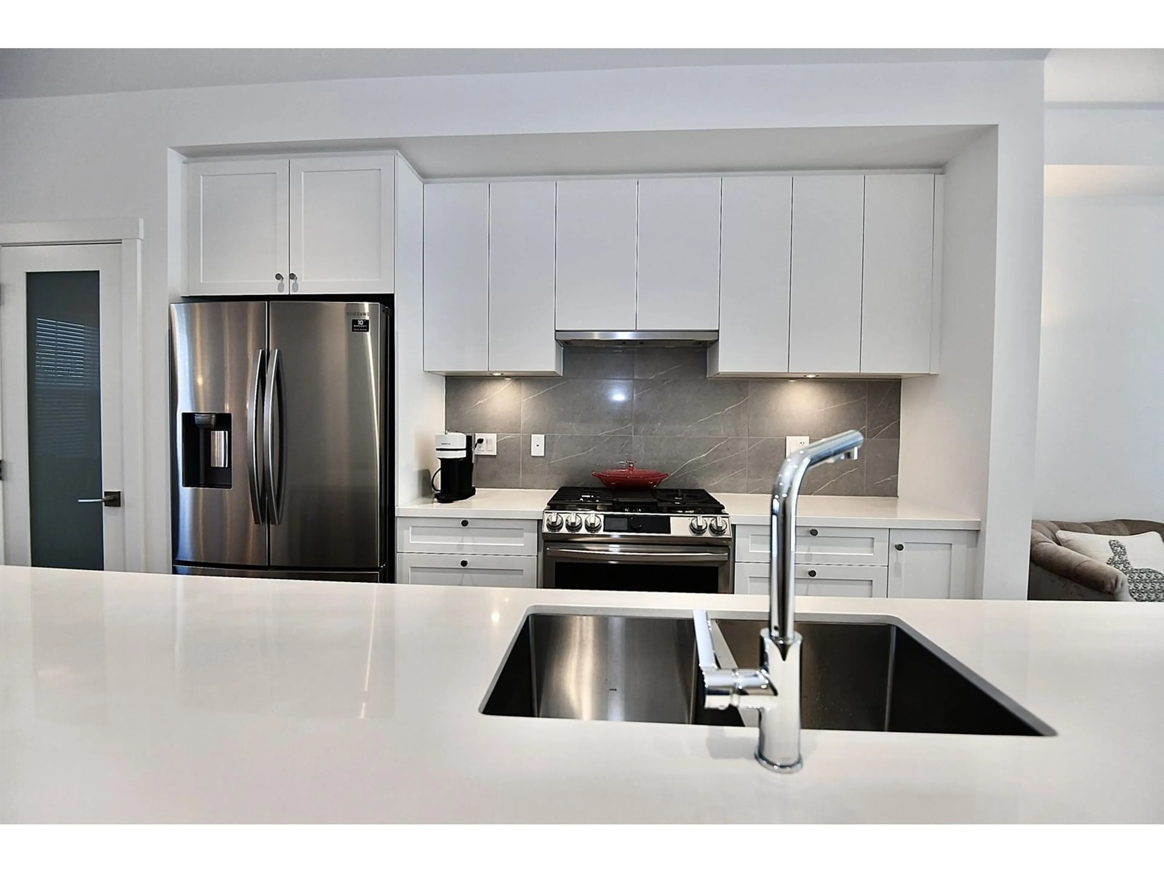 Contemporary kitchen, ceramic/tile floor for 14 - 8161 201, Langley British Columbia V2Y4J1